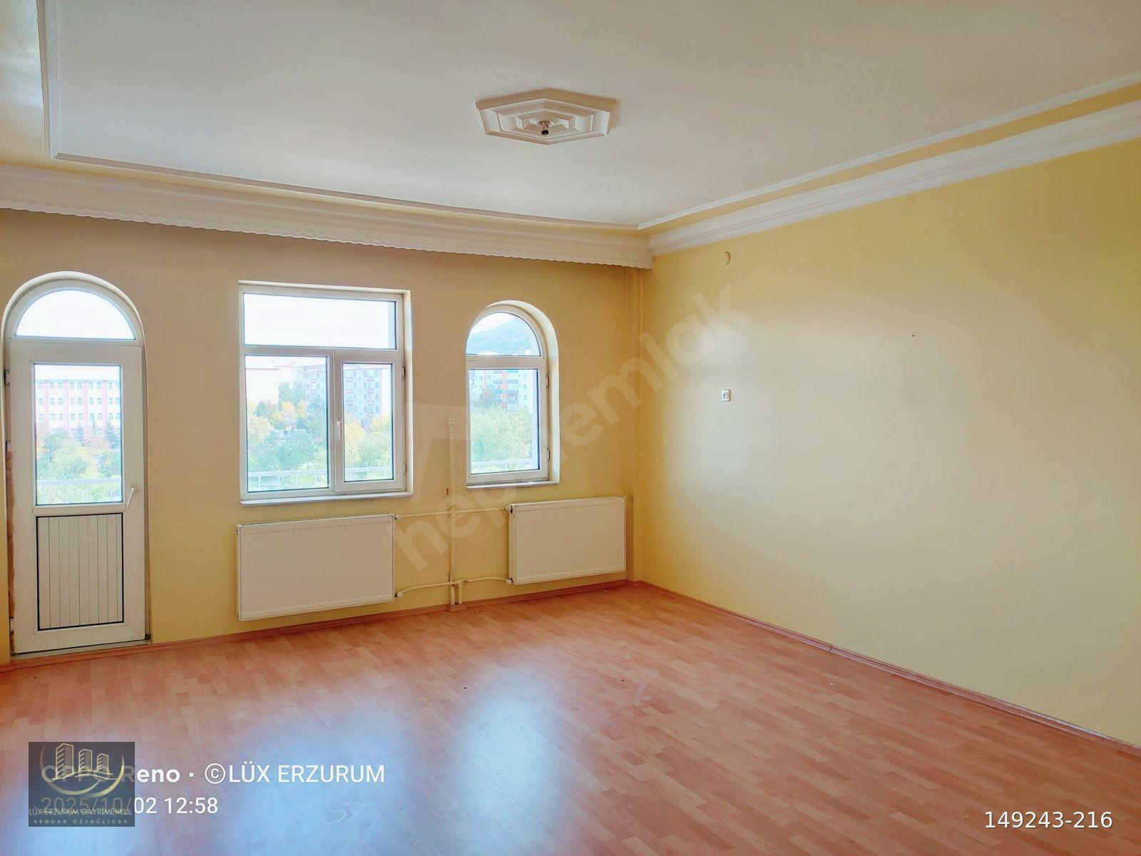 LÜX ERZURUM'DAN YILDIZKENT'TE PARK KARŞISI 3+1 ORTA DAİRE
