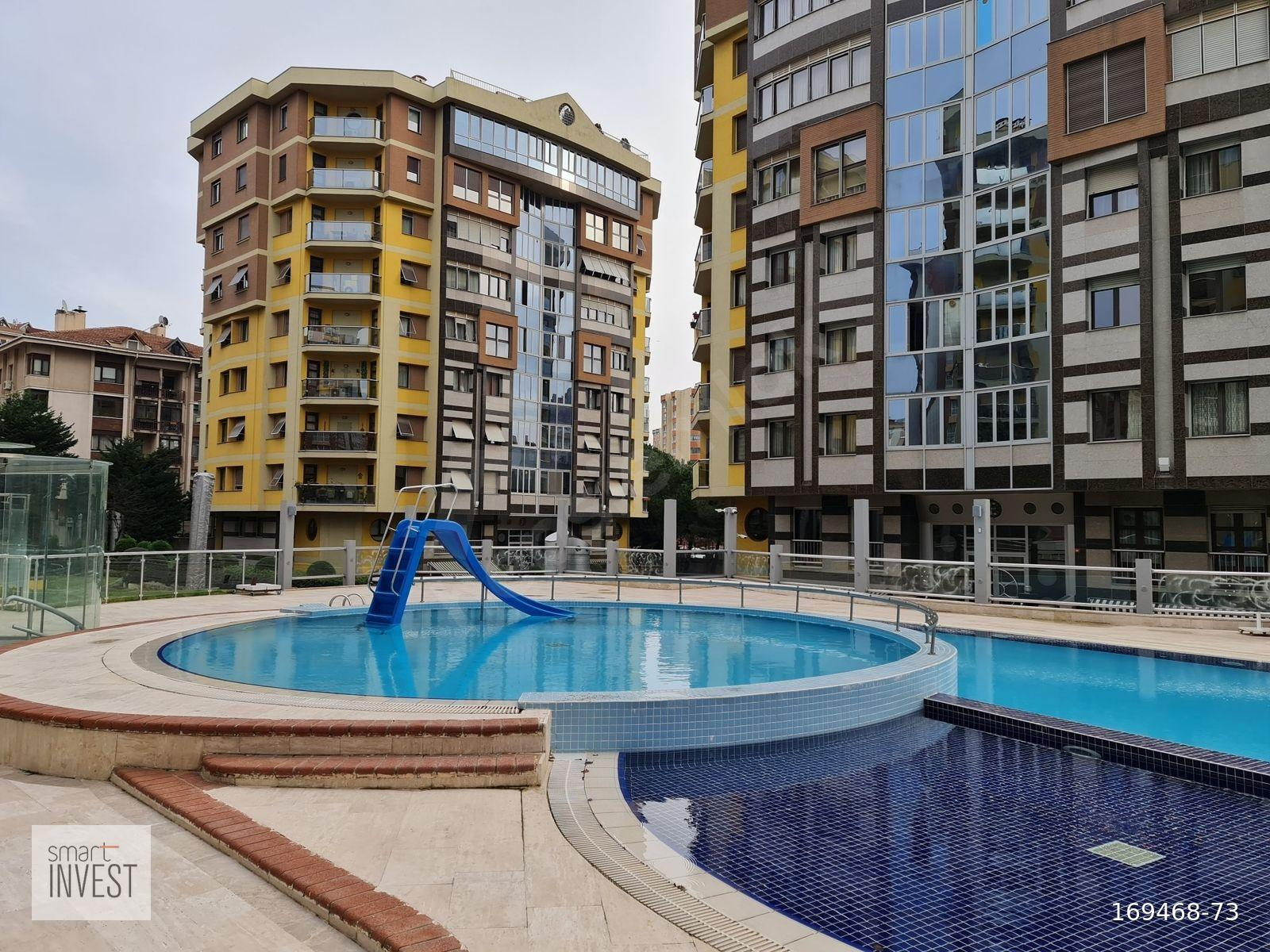 Ataşehir Flora Evlerinde Balkonlu, Kilerli Kiralık 3+1 Daire