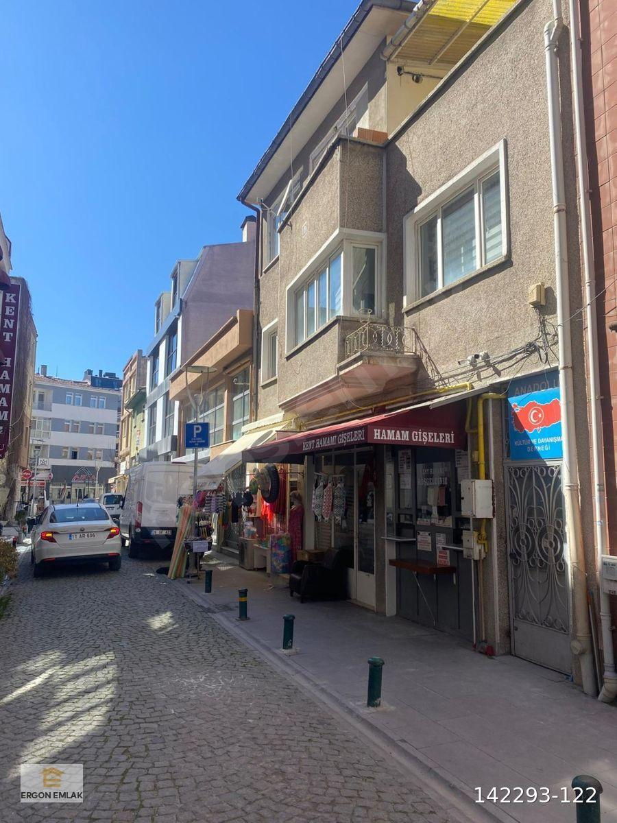 ARİFİYE MAHALLESİ'NDE ÇARŞI MERKEZİNDE KİRALIK 1+1
