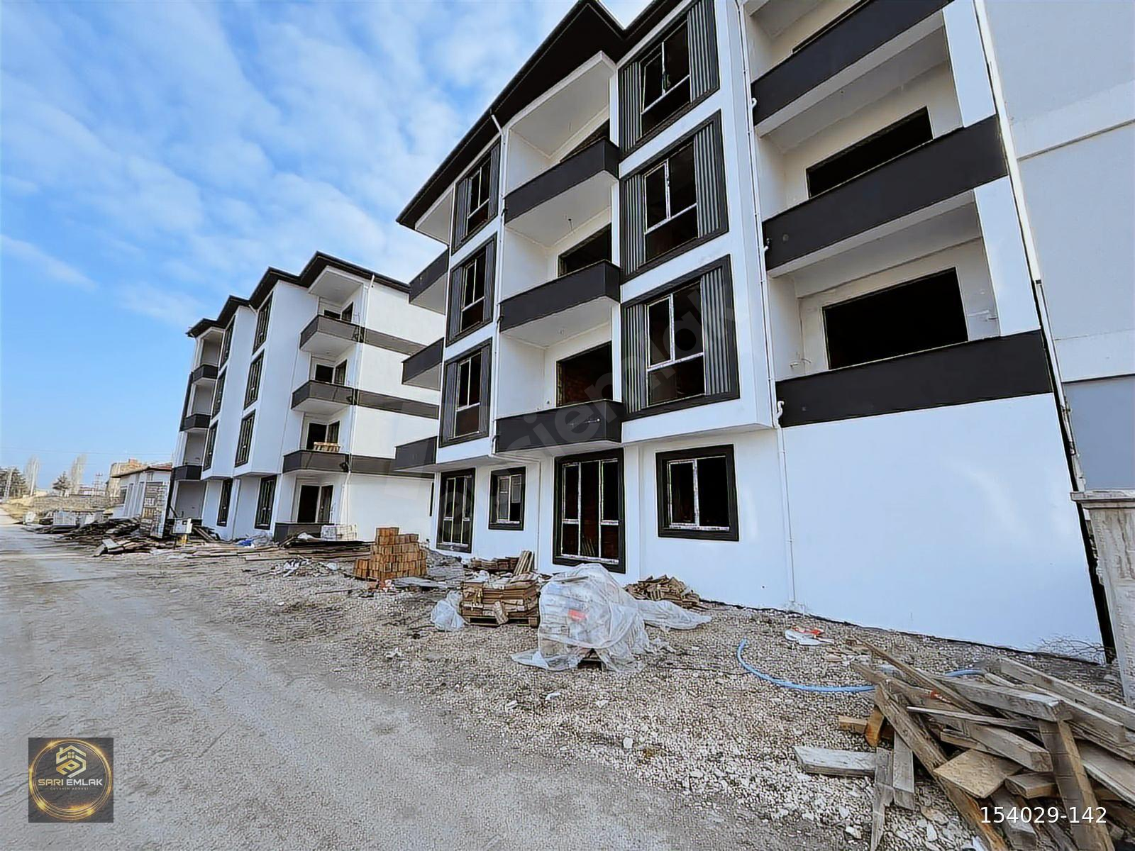 SARI EMLAK GAYRİMENKULDEN BORSA MAH SATILIK 1+1 LÜKS DAİRELER