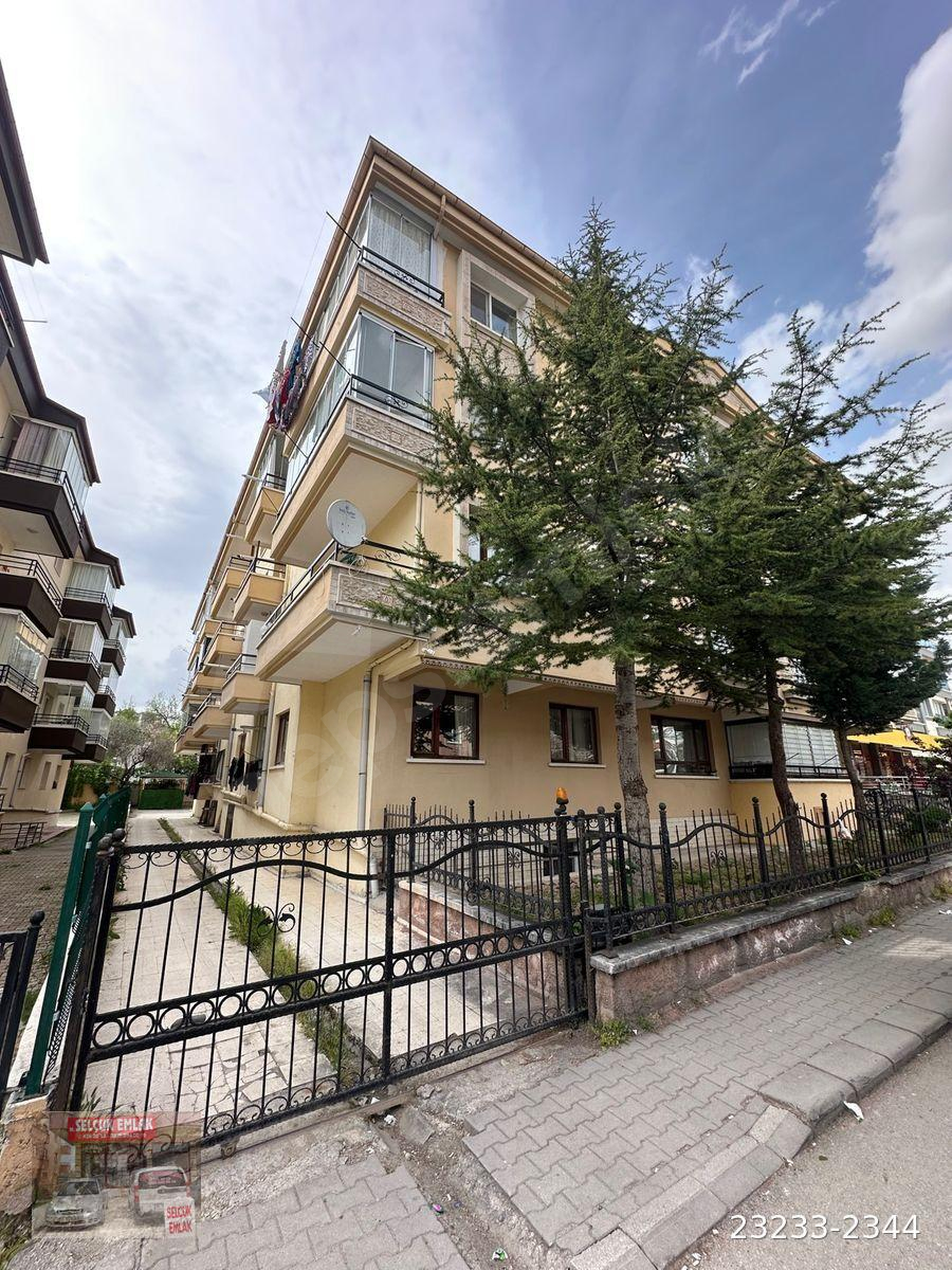 SELÇUK EMLAK’TAN TÜRKÖZÜ YÜZME HAVUZU YANINDA ARA KATTA KOMBİLİ ŞAHANE DAİRE