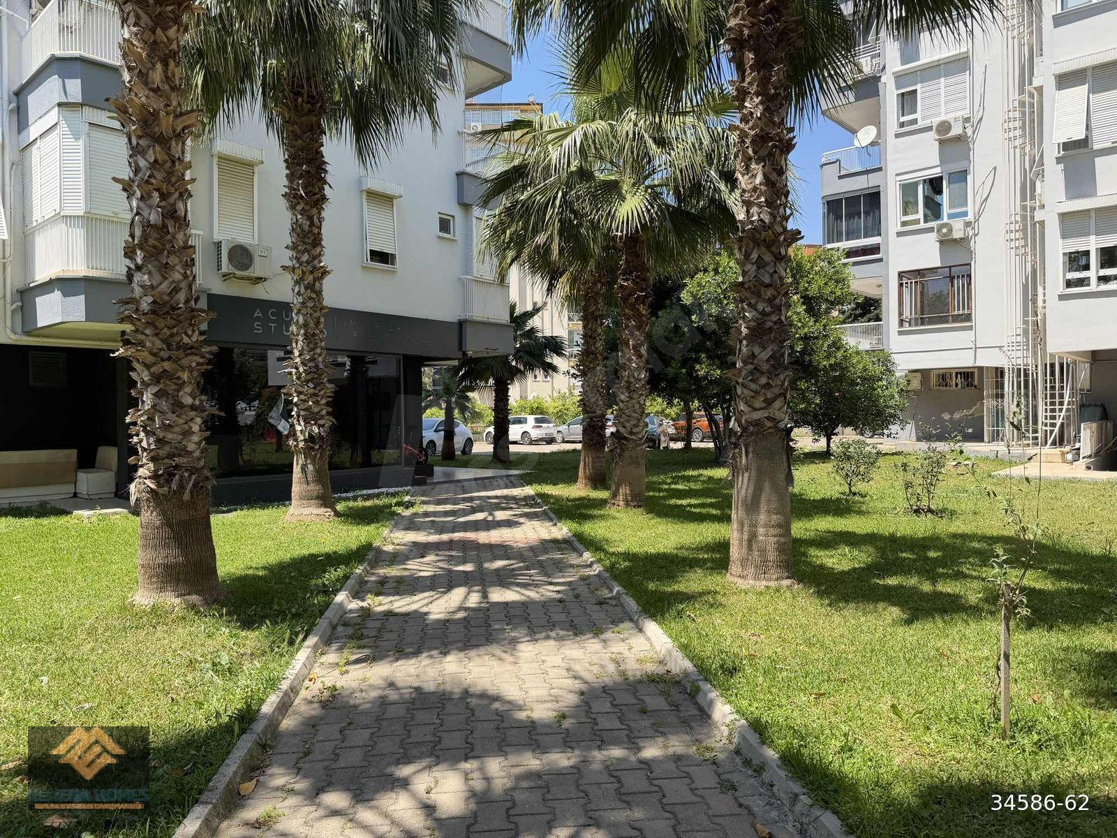 YEŞİLBAHÇE'DE 3 BALKONLU EBEVEYN BANYOLU SATILIK 3+1 DAİRE