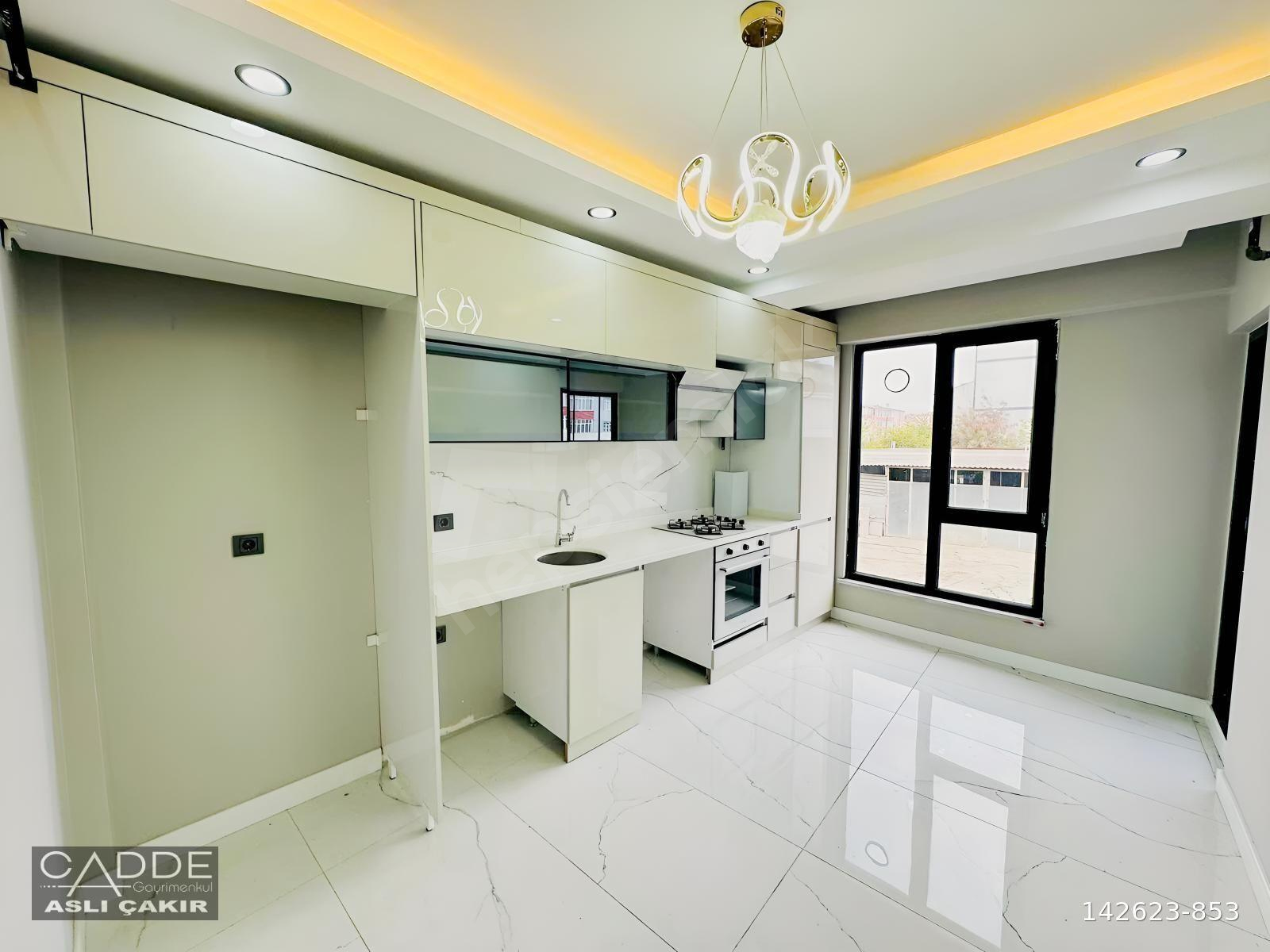 CADDE GAYRİMENKUL'DEN KAPAKLI BELEDİYE'DE ARAKAT 2+1 DAİRE
