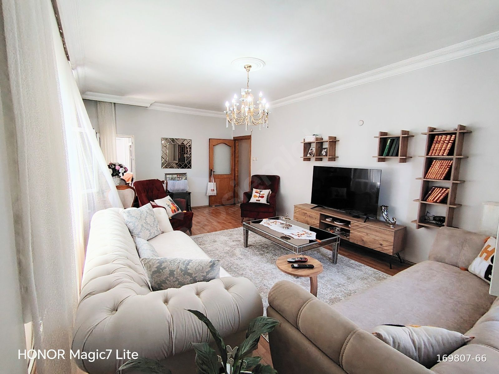 BAĞCILAR MAYDANIN DİBİNDE ACİL SATILIK 3+1/155M2