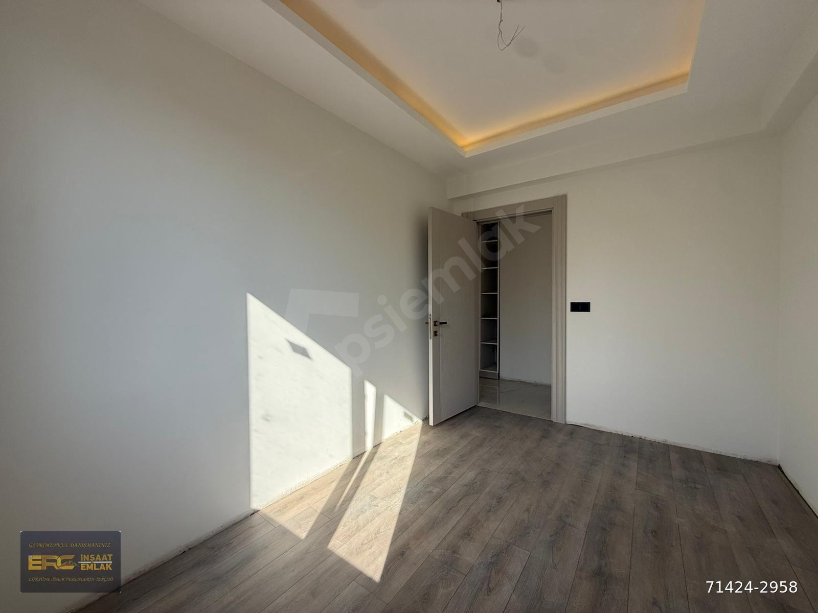 ADLİYE VE ÜNGÜT JANDARMA ARKASI SATILIK 4+0 LÜKS DAİRE