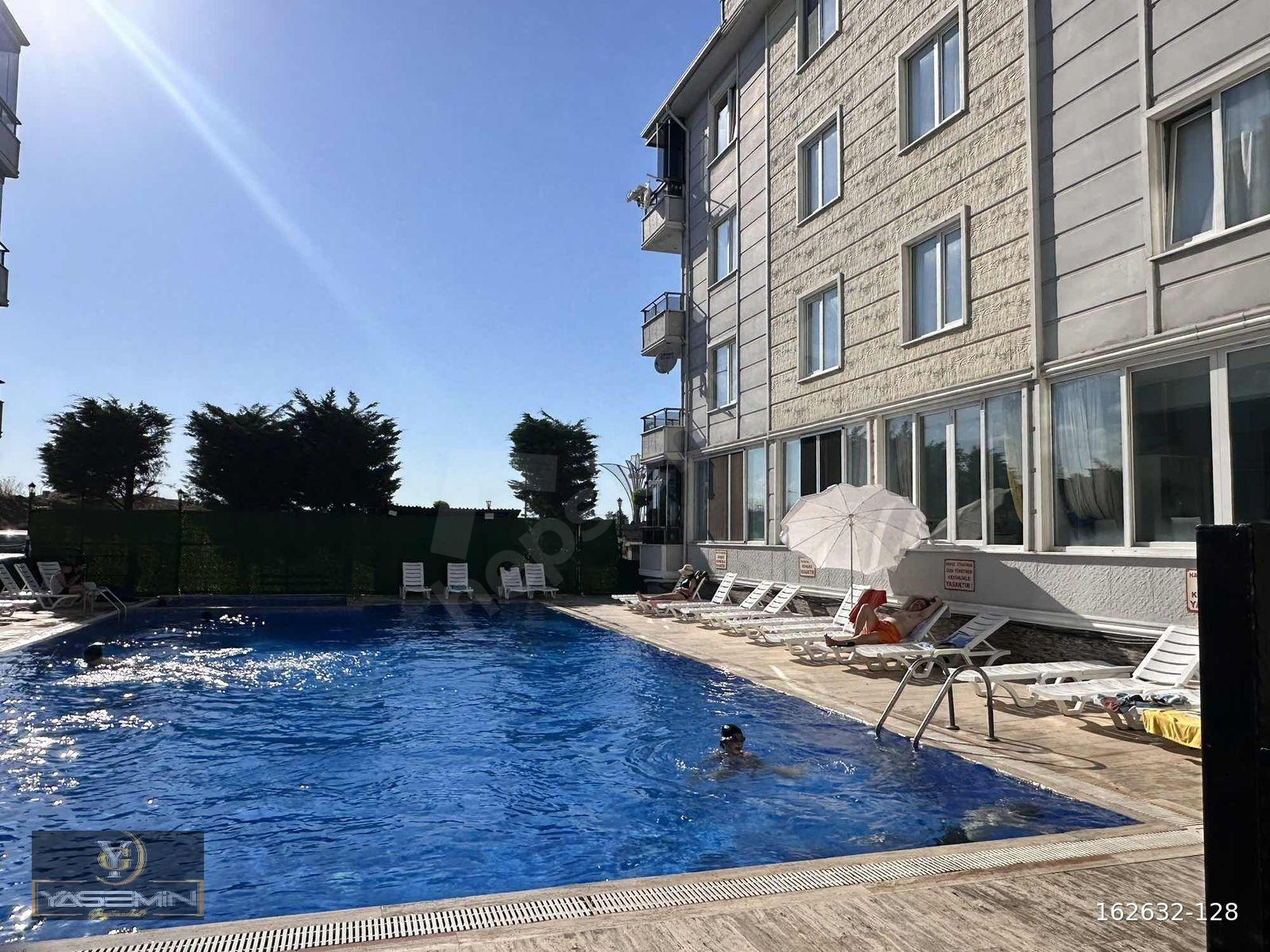 KARASU'DA Havuzlu Sitede Anahtar Teslim Eşyalı 2+1 Daire