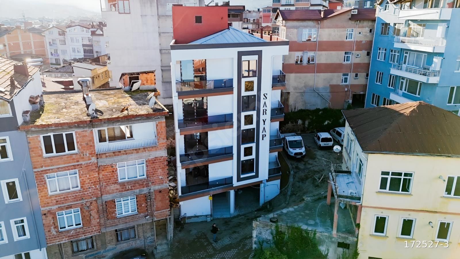 ŞEHRİN MERKEZNDE HER DAİREYE OTOPARK YATIRIMLIK EŞYALI 1+1 DAİRE