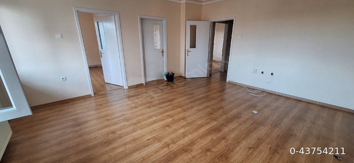 ANA CADDE YE OTOBÜS DOLMUŞ GÜZERGAHINA YAKIN OKUL YAKINI 4 KAT 3+1 DAİRE