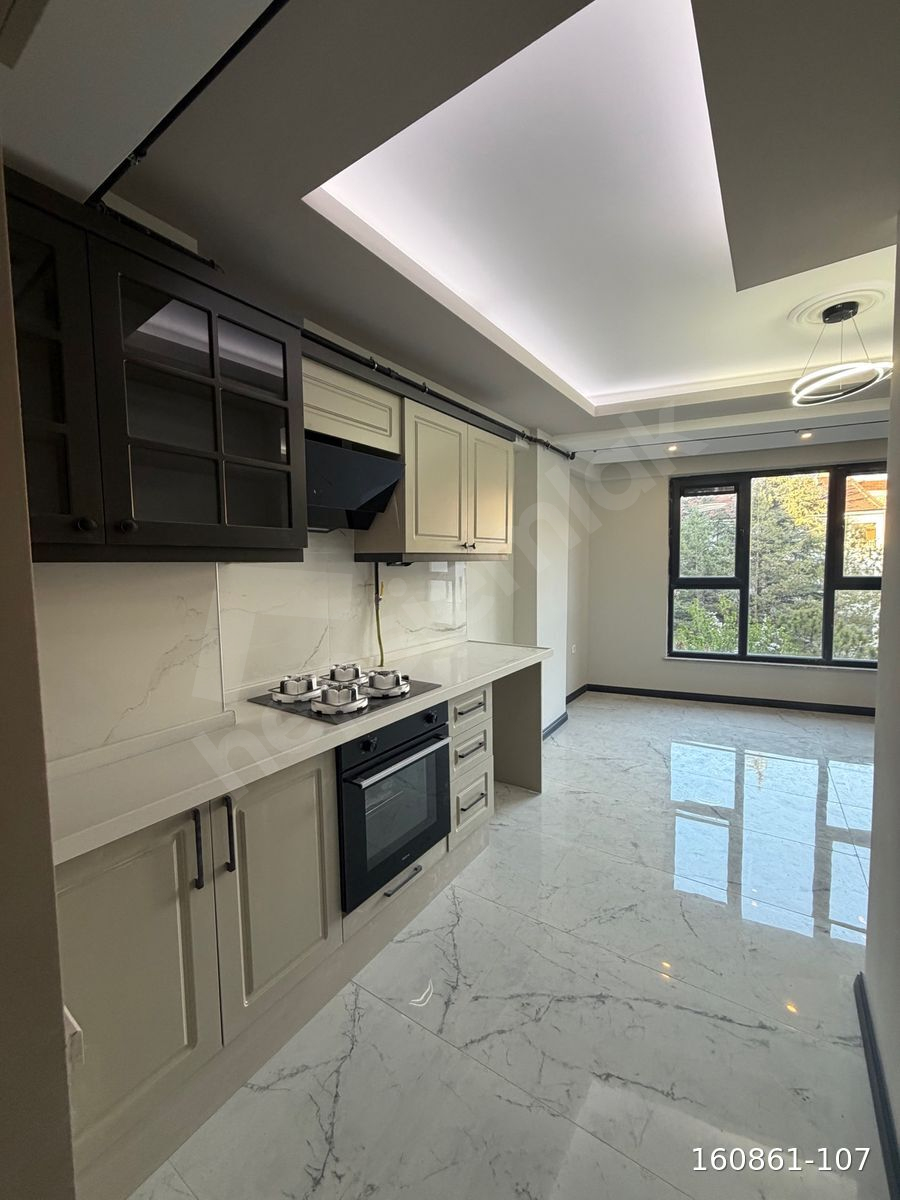 Eskişehir Kırmızıtoprak’ta Sıfır Binada Balkonlu Lüks Kiralık Daire