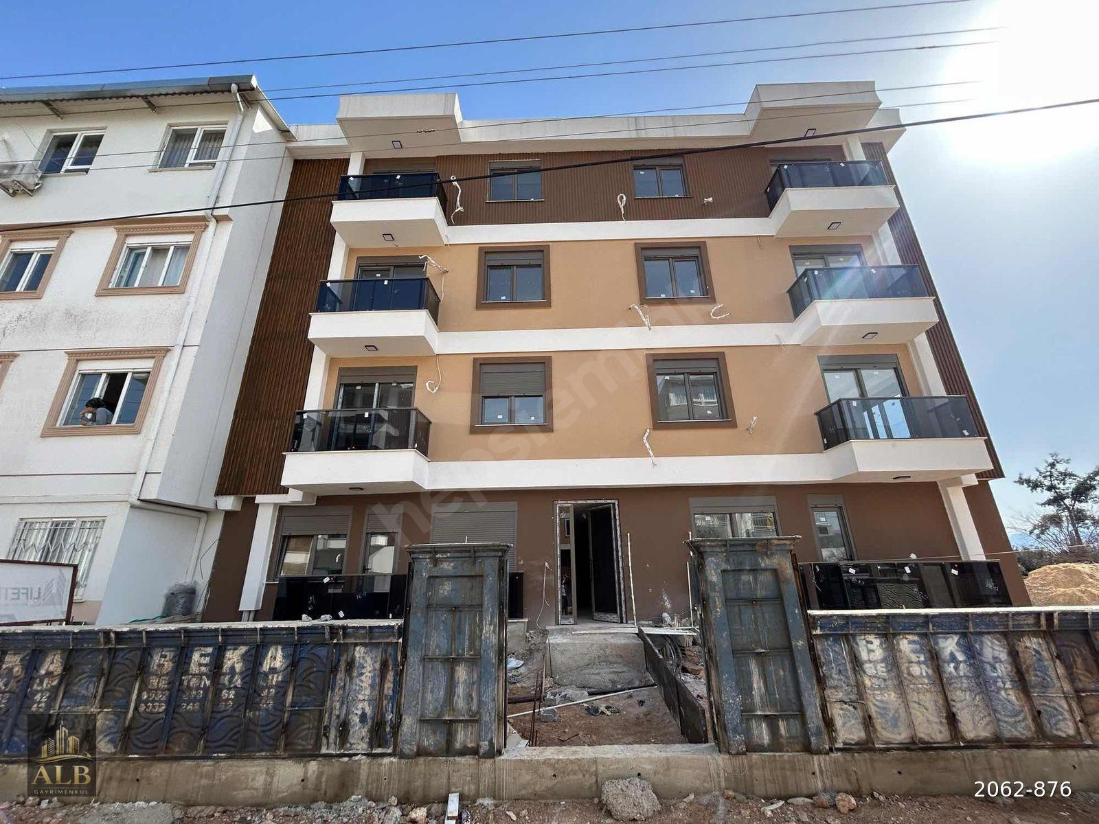ÜNSALDA ARA KAT SIFIR 1+1 SATILIK DAİRE