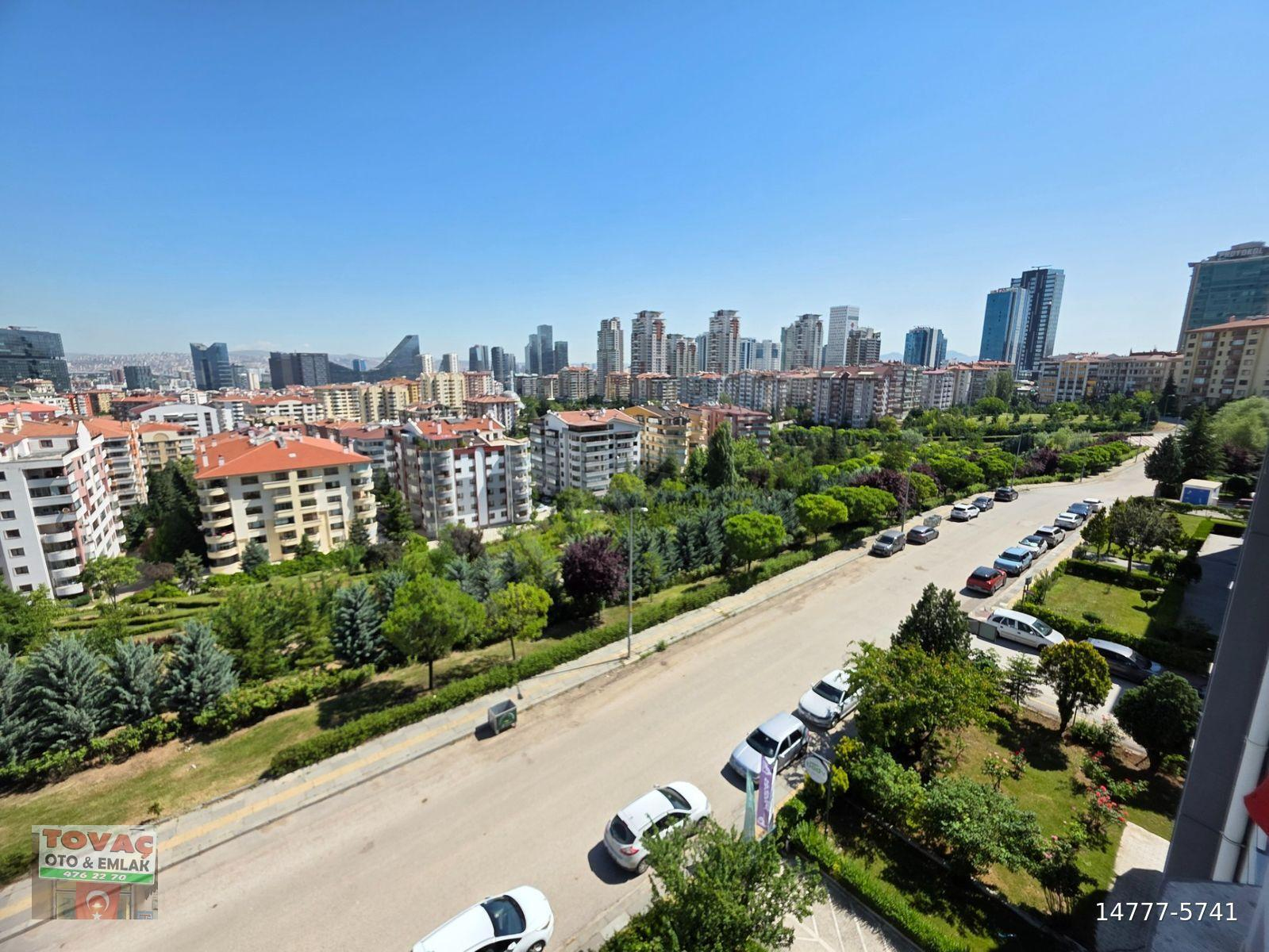 ÇUKURAMBARIN EN GÖZDE YERİNDE AÇIK CEPHELİ MANZARALI MANTOLAMALI KOMBİLİ