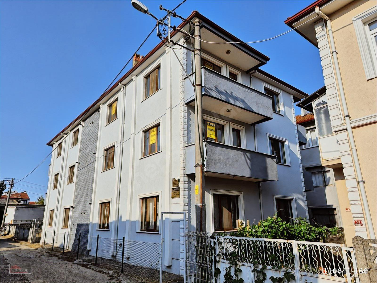 Aziziye Mahallesin'de Kiralık Ara Kat Daire