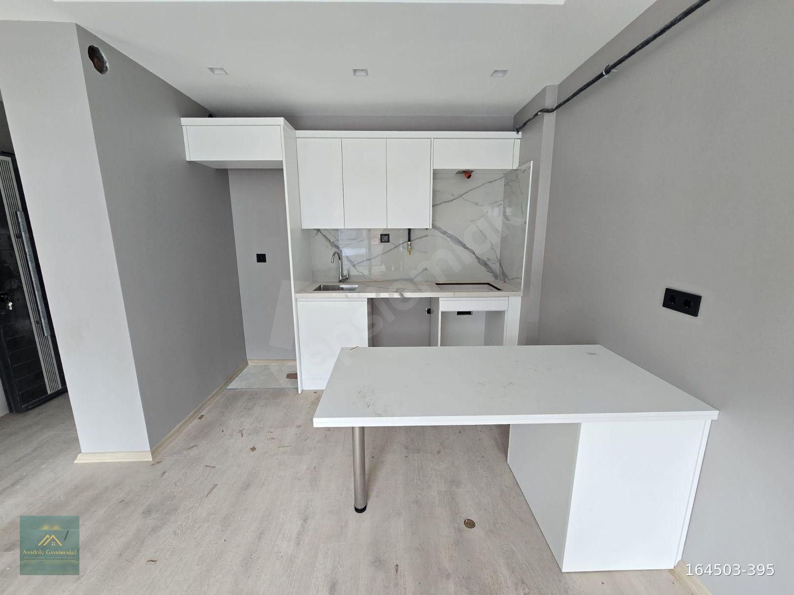 ANADOLUDAN CUMHURİYET MAH. ANAYOLUN KENARINDA LÜKS SİTE DAİRESİ