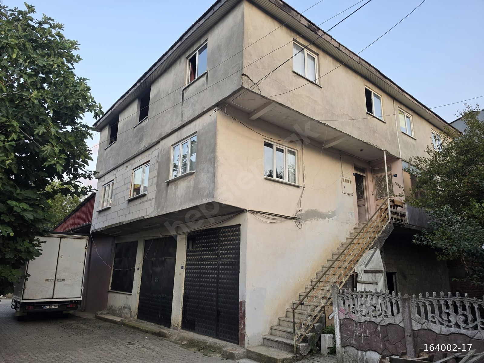 Düzce Cumayeri Merkezde Satılık 2 Daire 1 Dükkan