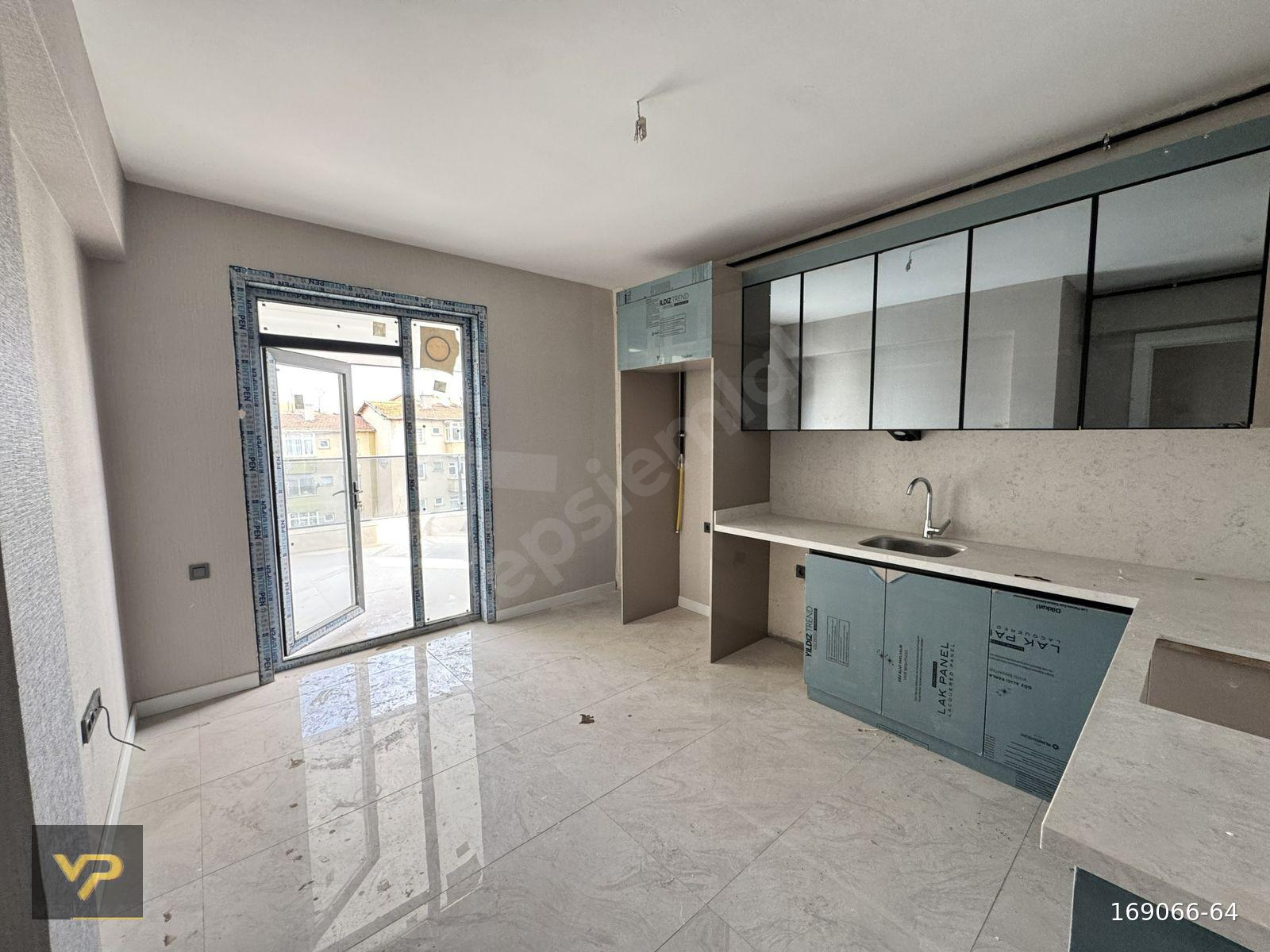 VİP'DEN GÜNEŞEVLERDE MERKEZİ KONUM LÜKS YAPILI KİRALIK 3+1 DAİRE