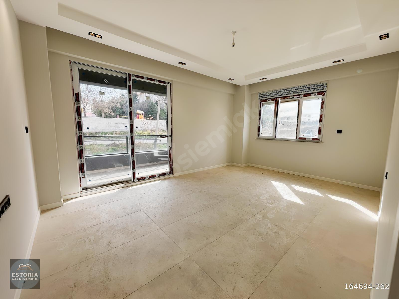 ESTORIA'DAN ZİNCİRLİKUYU'DA AYRIK NİZAM ARA KAT SIFIR 3+1 DAİRE