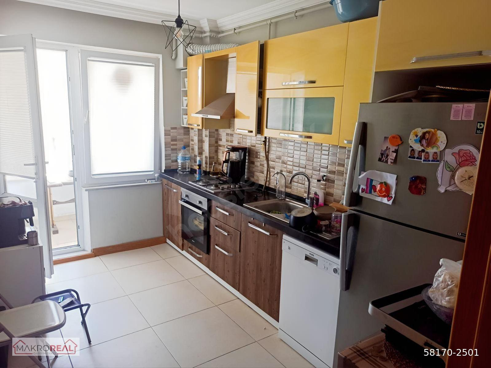 ÇANAKKALE MERKEZ BARBAROS MAH. PLAJ CADDESİNDE KİRALIK 3+1