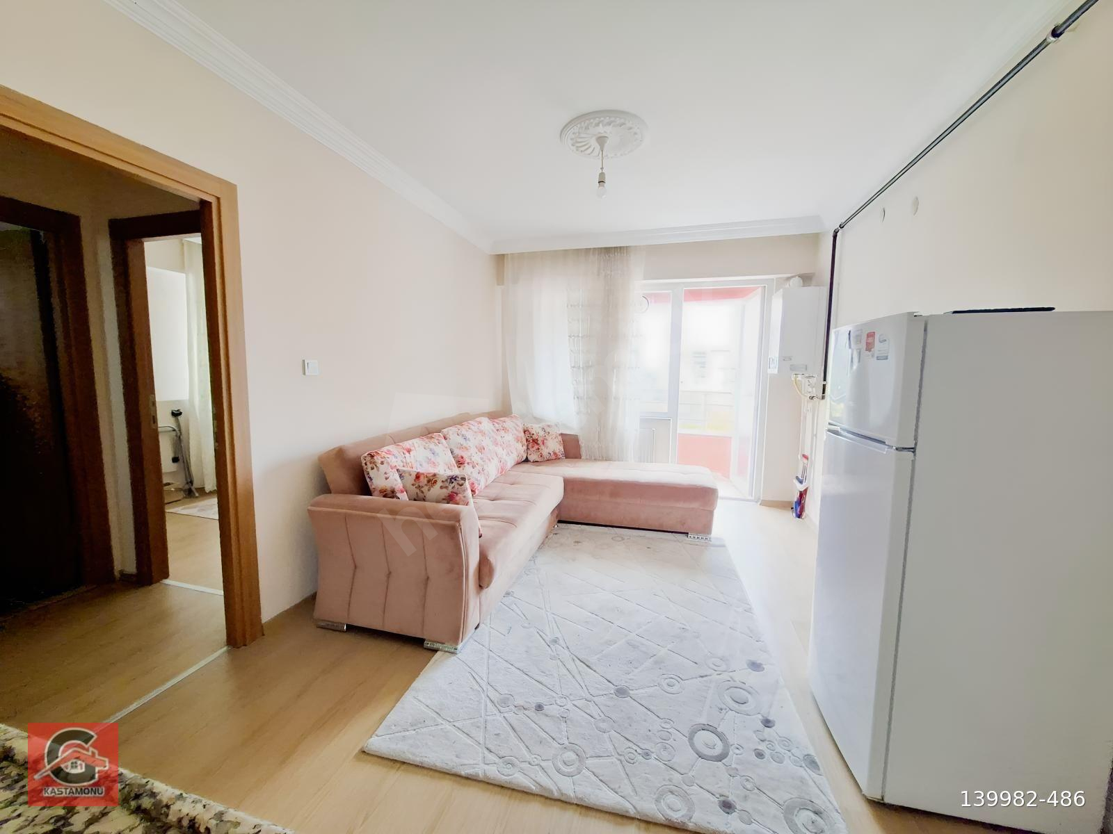 TEMİZ EŞYALI ANA YOLA YAKIN KONUMDA UYGUN DAİRE 1+1