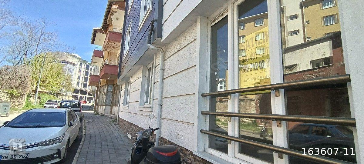 Karacaibrahim Mahallesi İnkişaf Sk.Giriş Kat 2+1 Daire(Amerikan Mutfak)