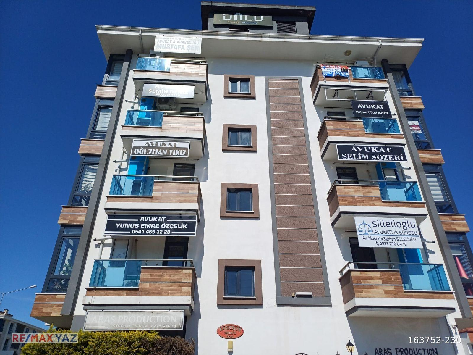 REMAX YAZ'DAN SAVAŞTEPE CADDESİ ÜZERİNDE EŞYALI KİRALIK DAİRE