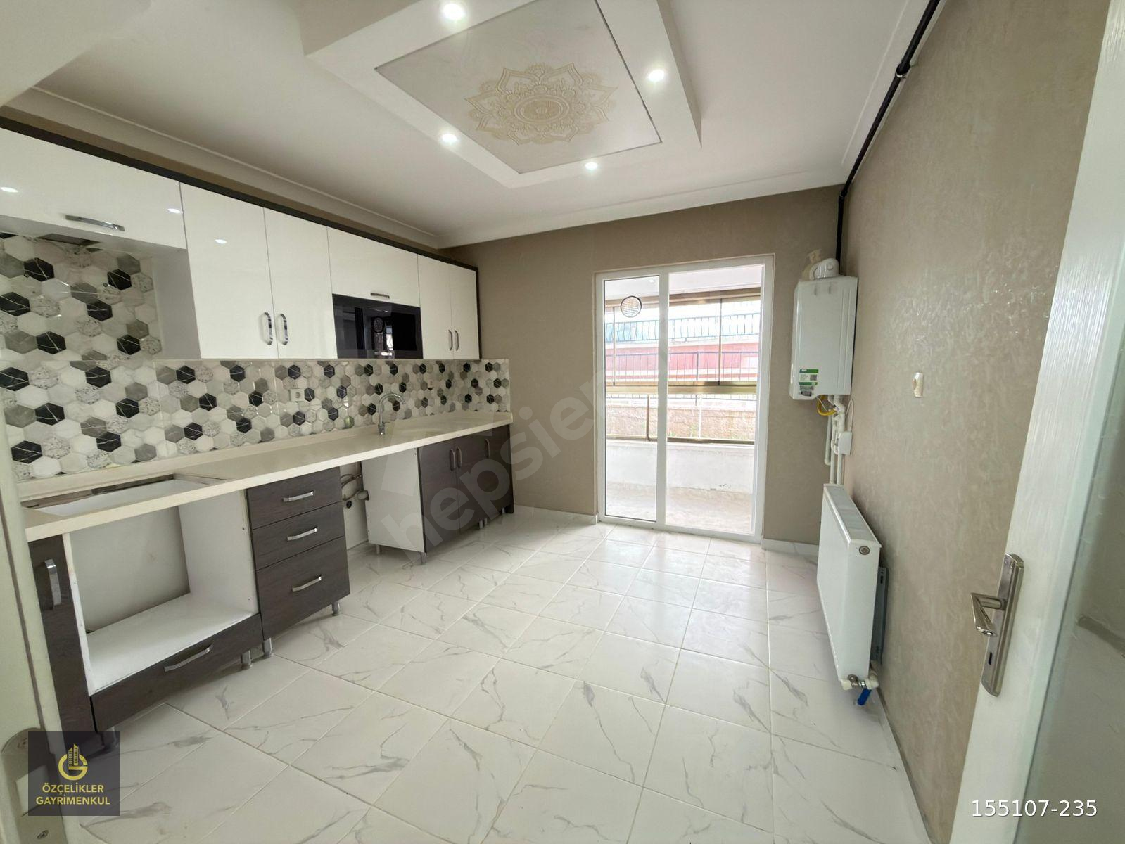 ÖZÇELİKLER'DEN ANA CADDE ÜZERİ MASRAFSIZ KİRALIK 2+1 DAİRE