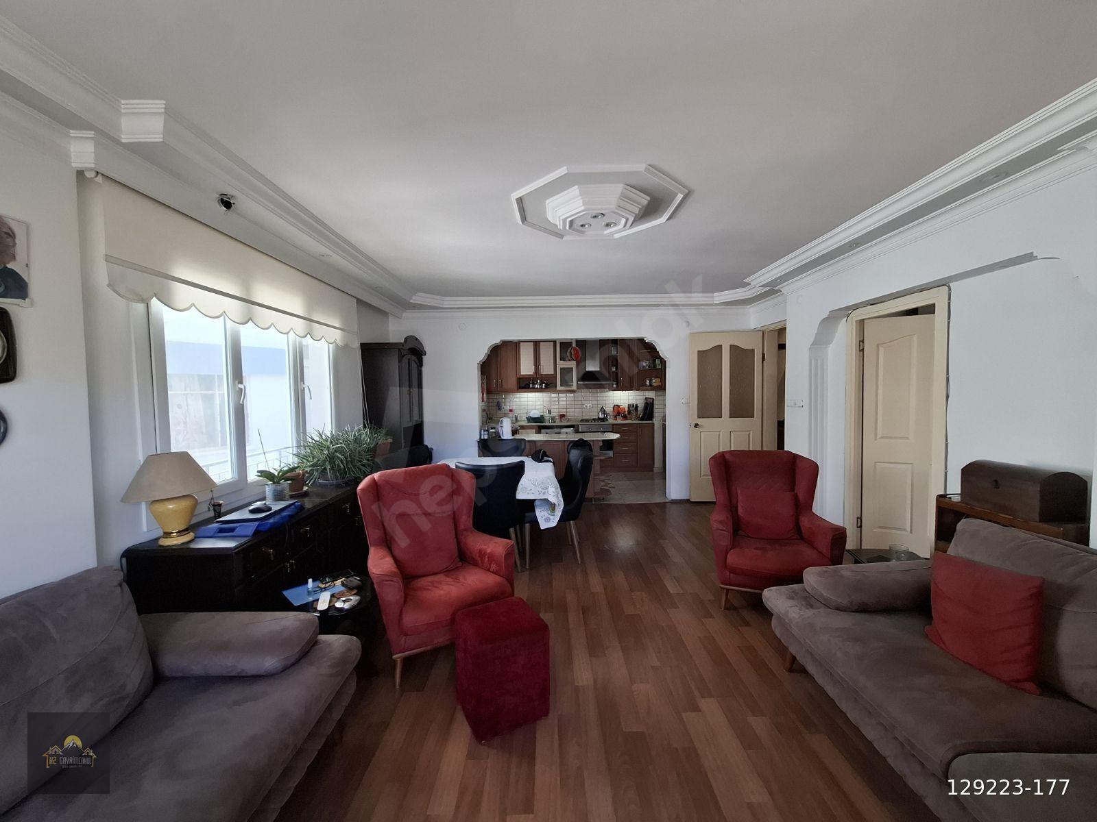 KUŞADASI MERKEZDE SATILIK 3 ODA 1 SALON YATIRIMLIK DAİRE