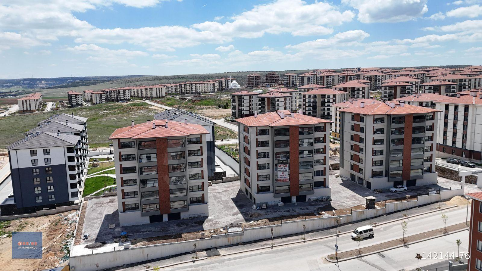 RE/ES'den VADİŞEHİR'de CADDE ÜZERİ MERKEZİ KONUM ÖZEL GARAJ 3+1