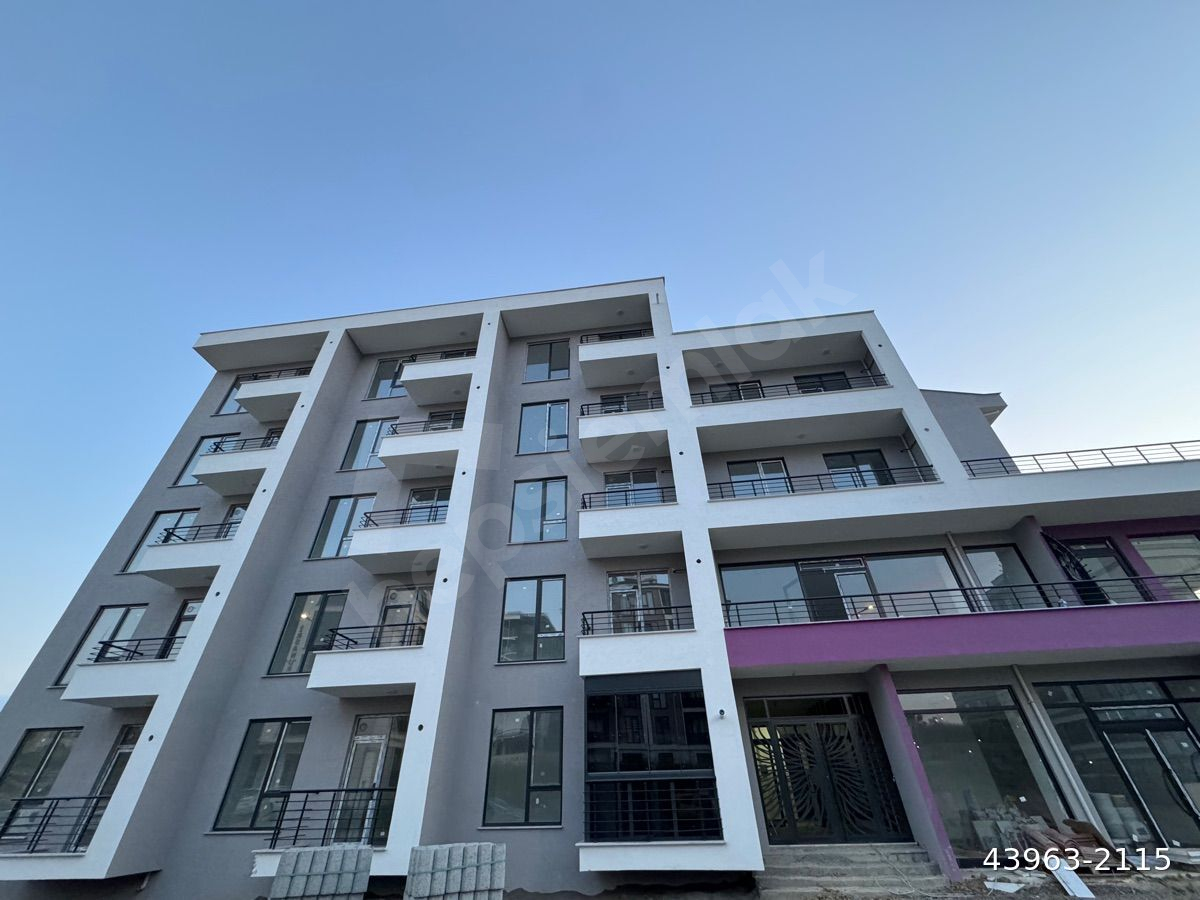 Kiralık Daire Atatürk Mah.Büyükşehire Eşyalı 1+1 Balkonlu ve Yüzme havuzlu daire