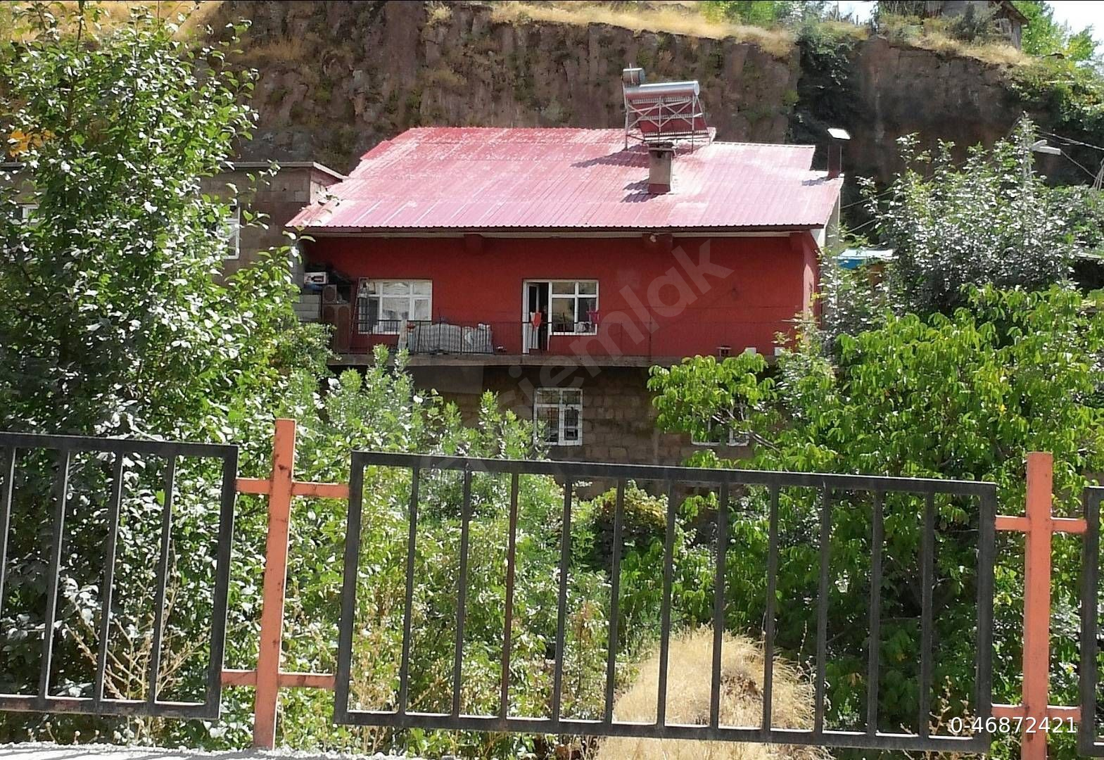 BİTLİS MERKEZDE 2 KATLI TAŞ EV