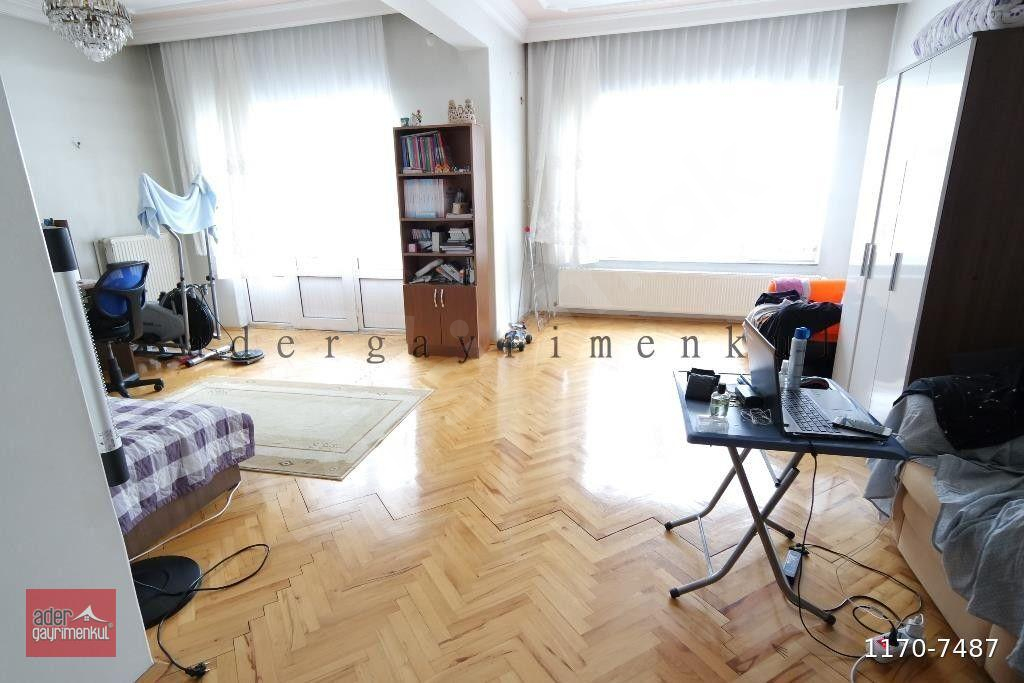 BAHÇELEVLERDE KİRALIK 7.CADDE YAKINI ÖN 4+1 KOMBİLİ ADERDE