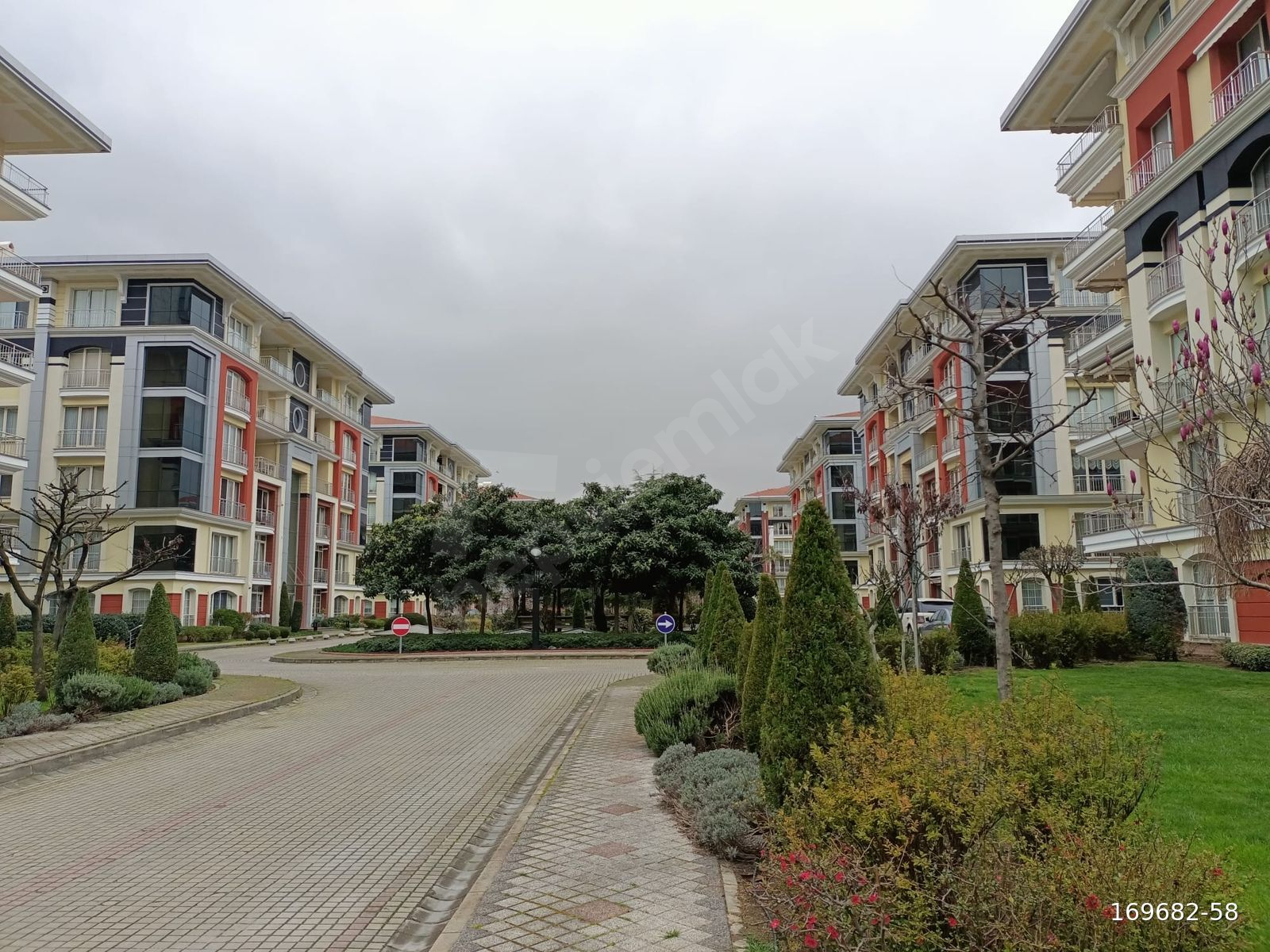 Ataköy Konakları 4+1 Bahçekatı Satılık Daire