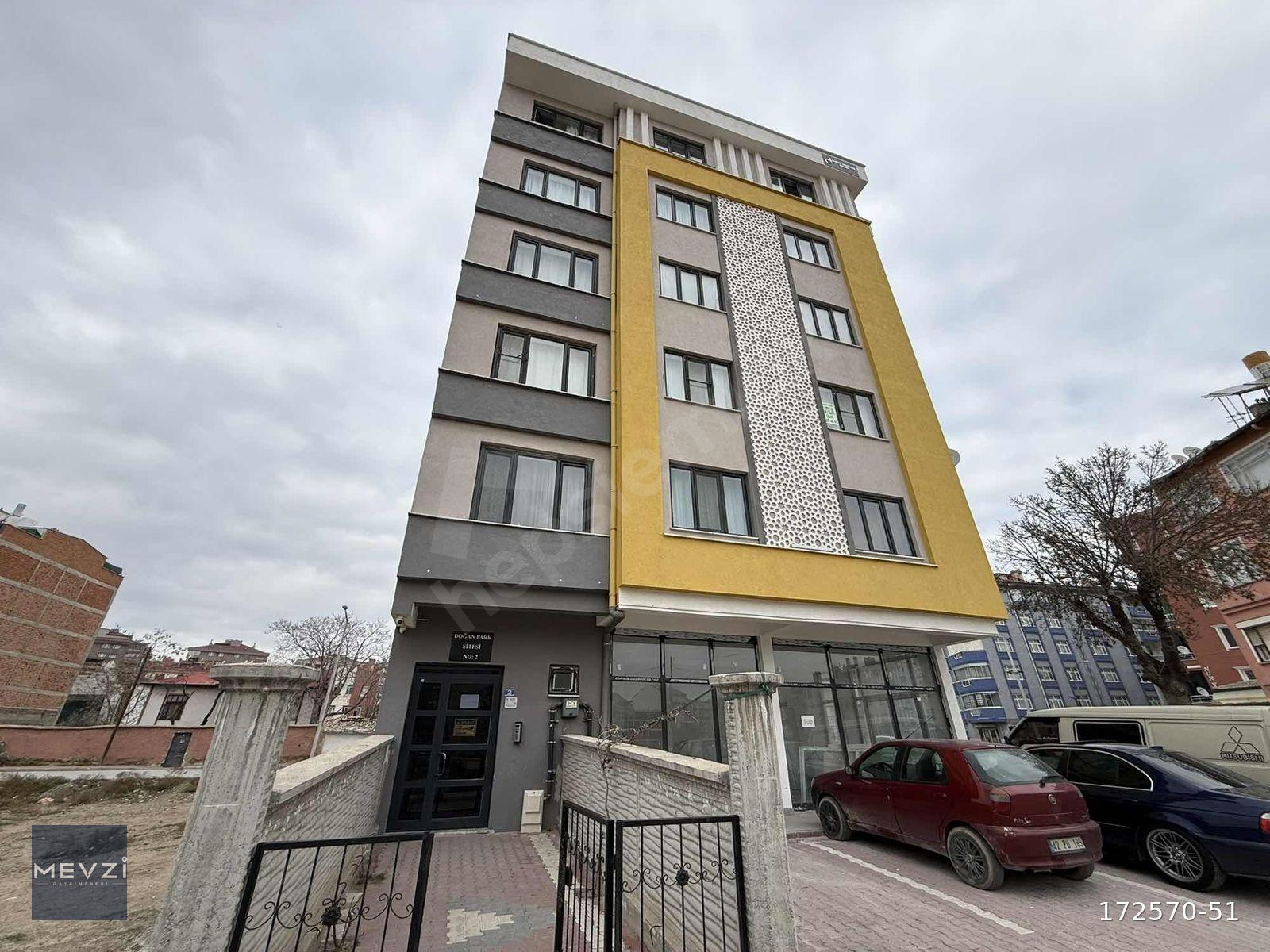 KALENDERHANEDE ENTEPE ARKASI LÜX ARAKAT 2+1 SATILIK DAİRE
