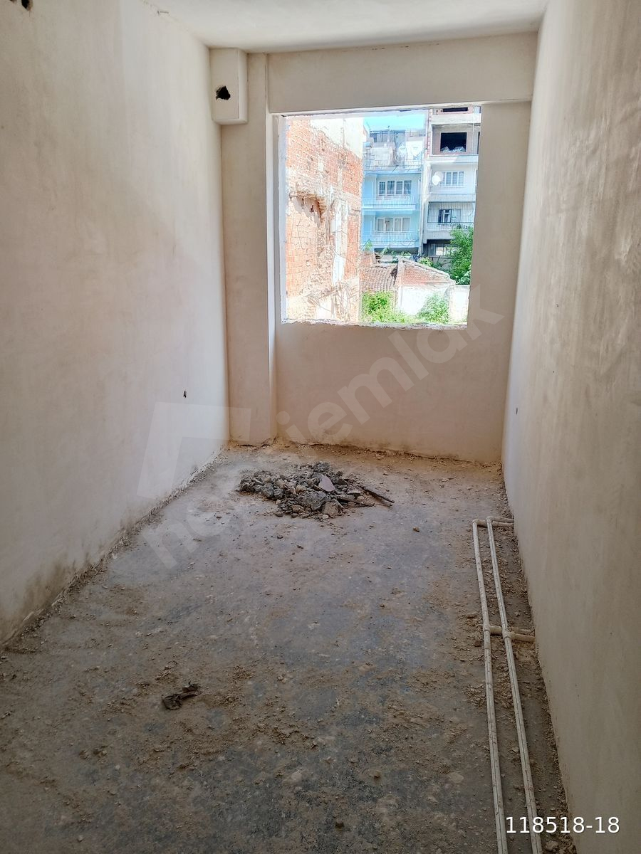 ÇARŞI MERKEZDE KÖŞE BAŞI GENİŞ KULLANIŞLI SATILIK 2+1 DAİRE