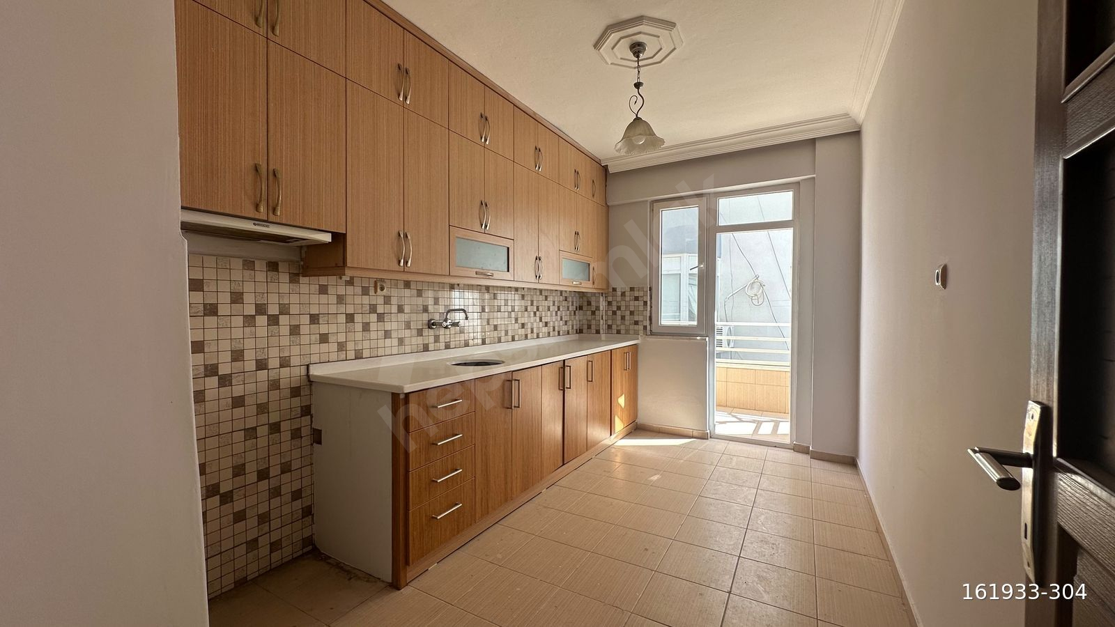 MANAVGAT DEMOKRASİ CADDESİ ÜZERİNDE SATILIK 2+1 DAİRE