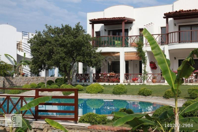 Yalıkavak Marina' da Havuzlu Sitede Eşyalı 2+2 Bahçe Katı Kiralık Daire