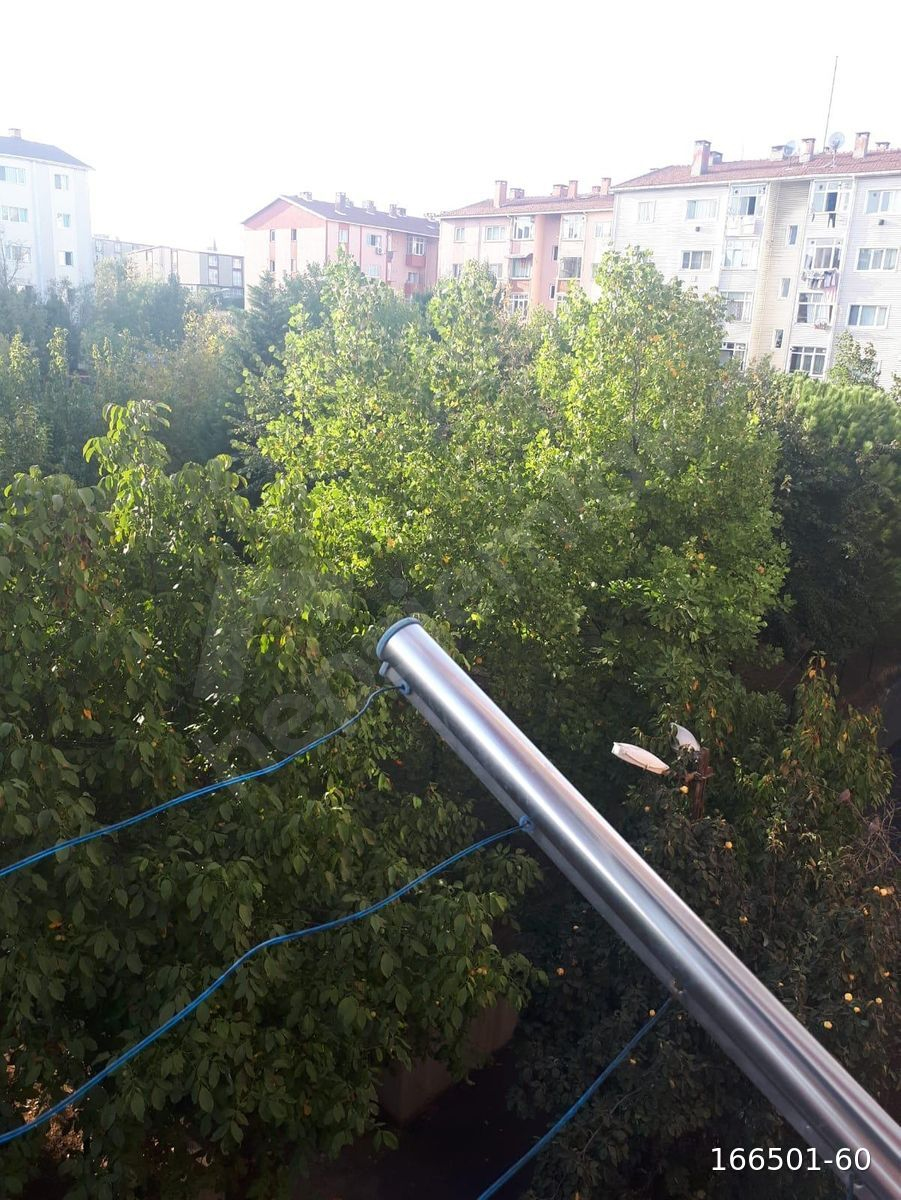 GÖÇMEN KONUTLARI PEMBE BLOKLARDA SATILIK 2+1 ARA KAT DAİRE