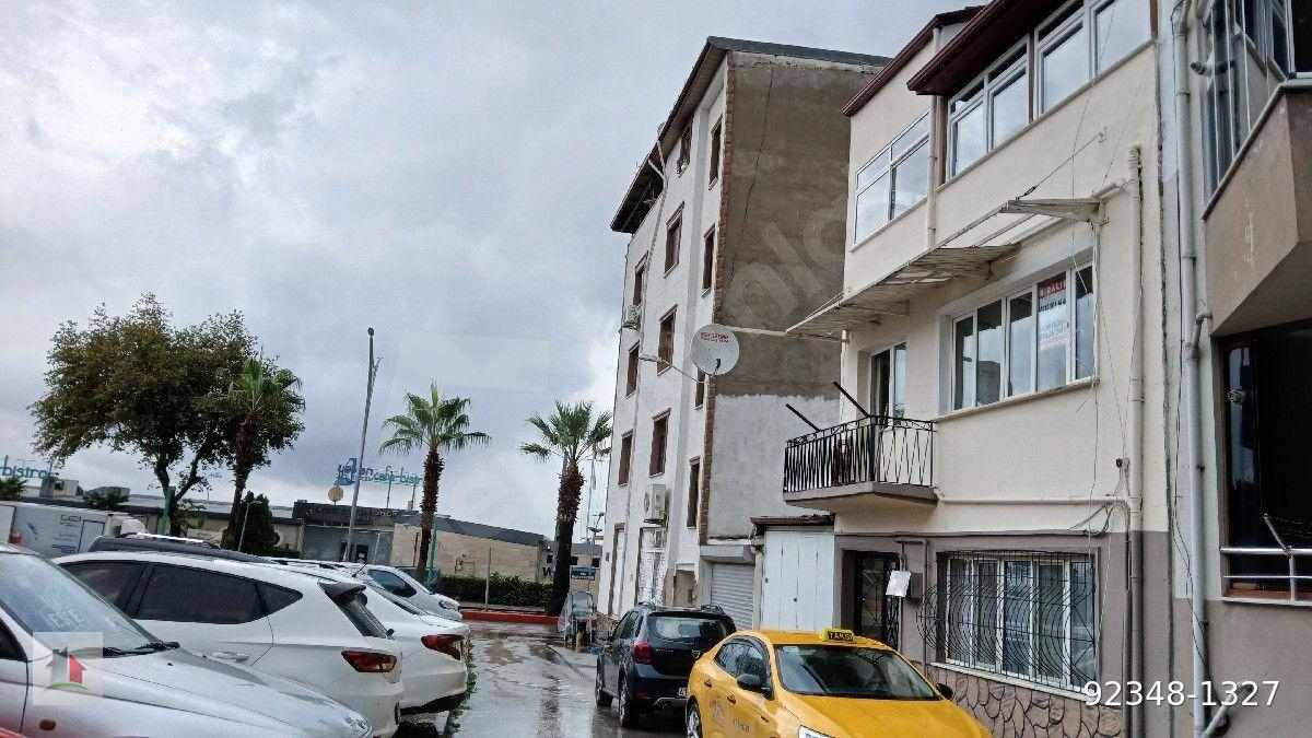 KARAMÜRSEL- KAYACIK MAH. [ SAHİLDE ] 3 KATLININ ARA KATI 2+1 80 M2 KULLANIM ALANLI DAİRE.