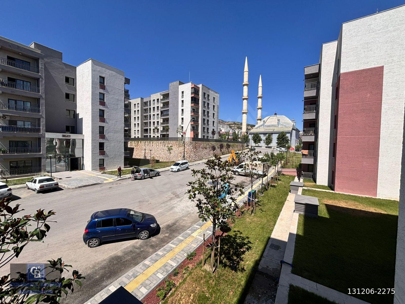 COLDWELL BANKER'DEN DOĞUKENT'TE ANAYOL ÜZERİ KİRALIK 3+1 DAİRE