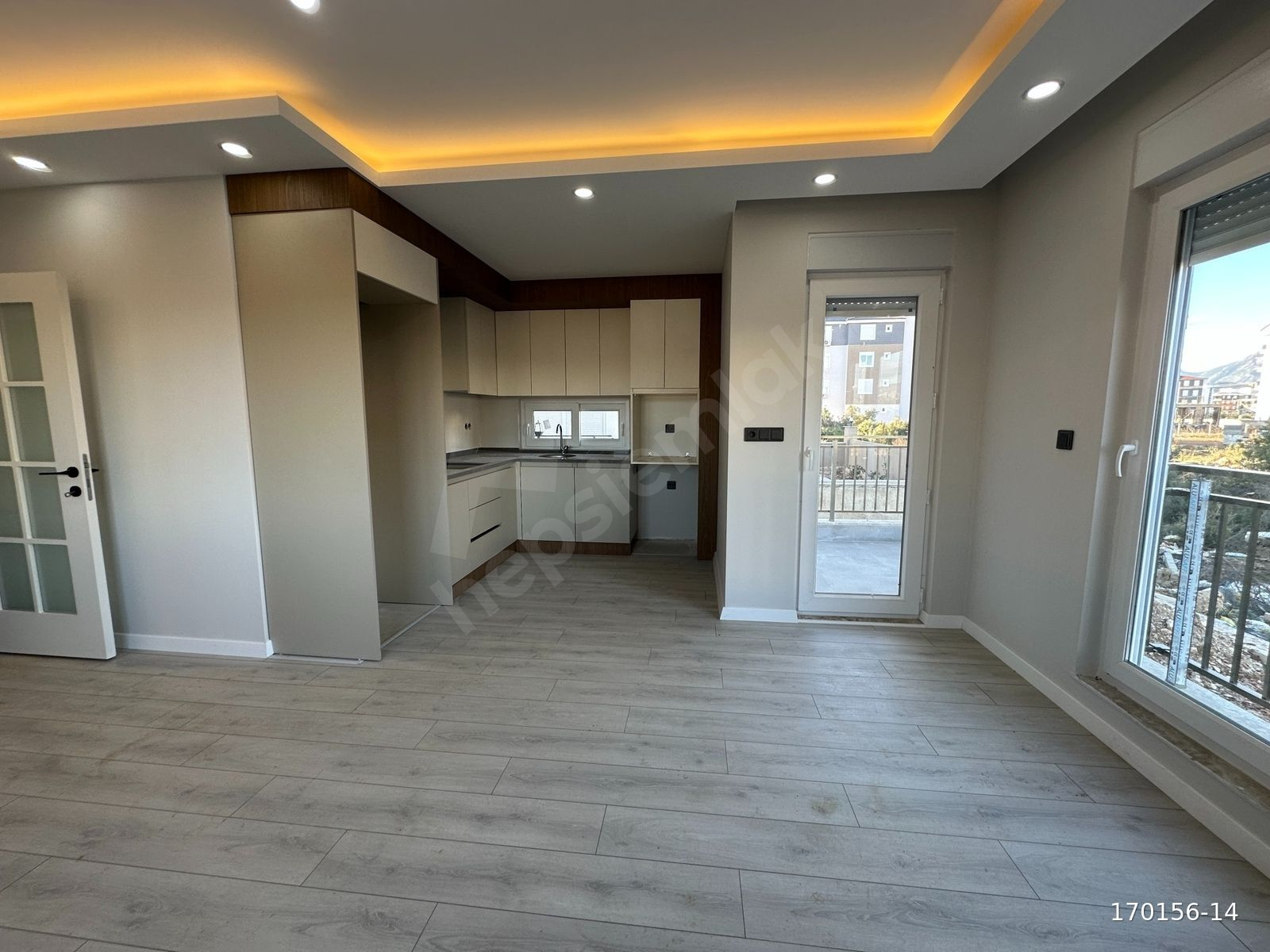 KAAN'dan...YENİKÖY'DE 2+1 YÜKSEK GİRİŞ E. PANJURLU SIFIR DAİRE