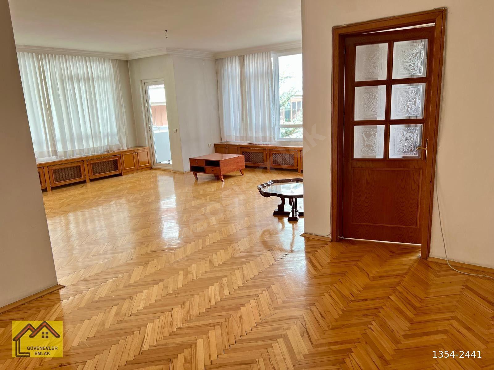 A.AYRANCI KIBRIS SOKAKDA 3+1 145M2 3. KAT AÇIK OTOPARKLI BAKIMLI
