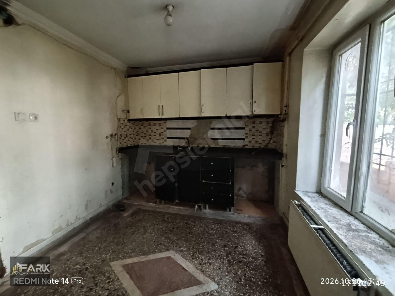 KONAK MAHALLESİNDE ACİL SATILIK YIKIM KARARSIZ BAHÇELİ 2+1 DAİRE