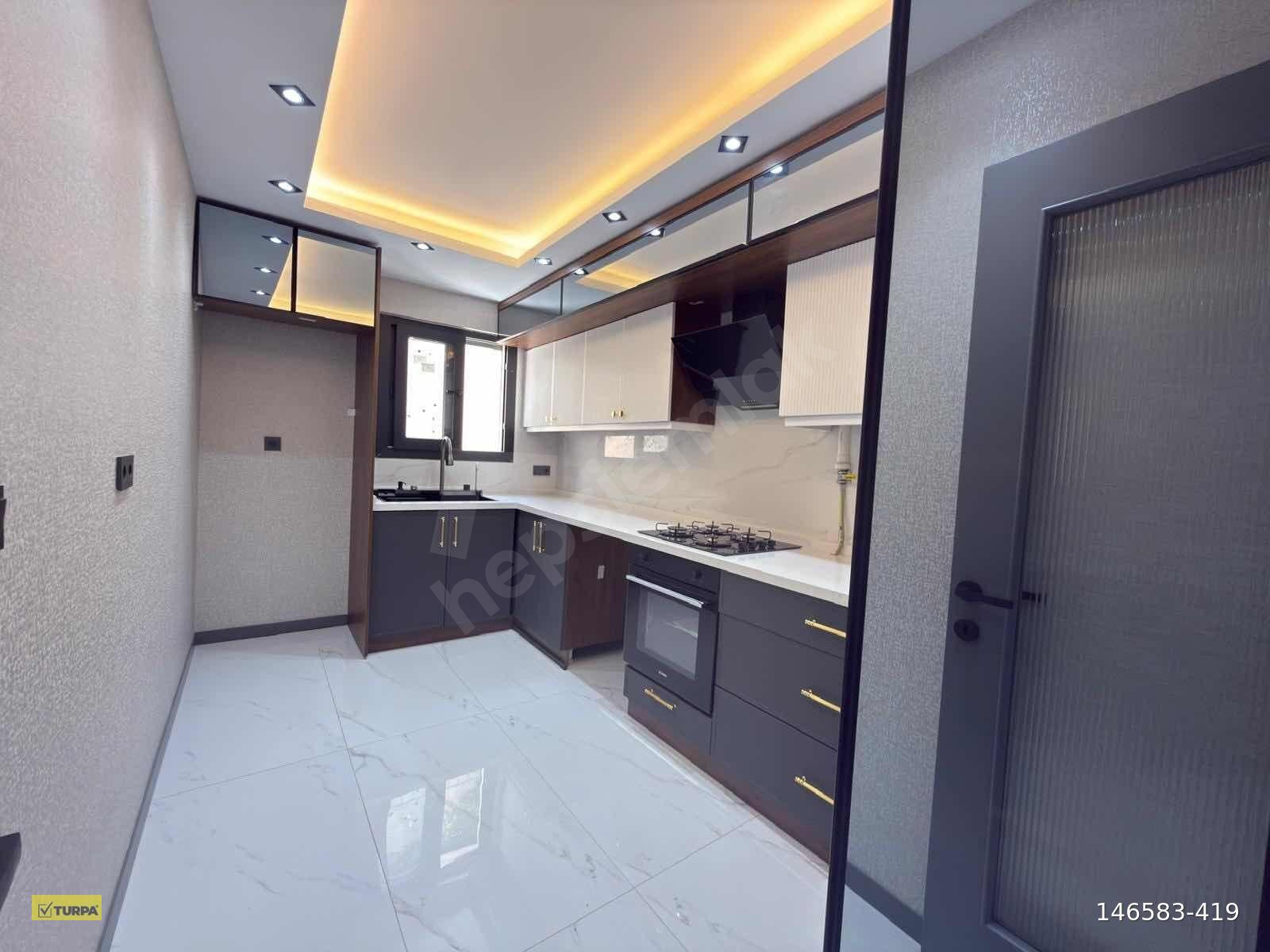 Turpa Balçovadan Site İçerisinde Otoparklı Satılık 3+1 Daire