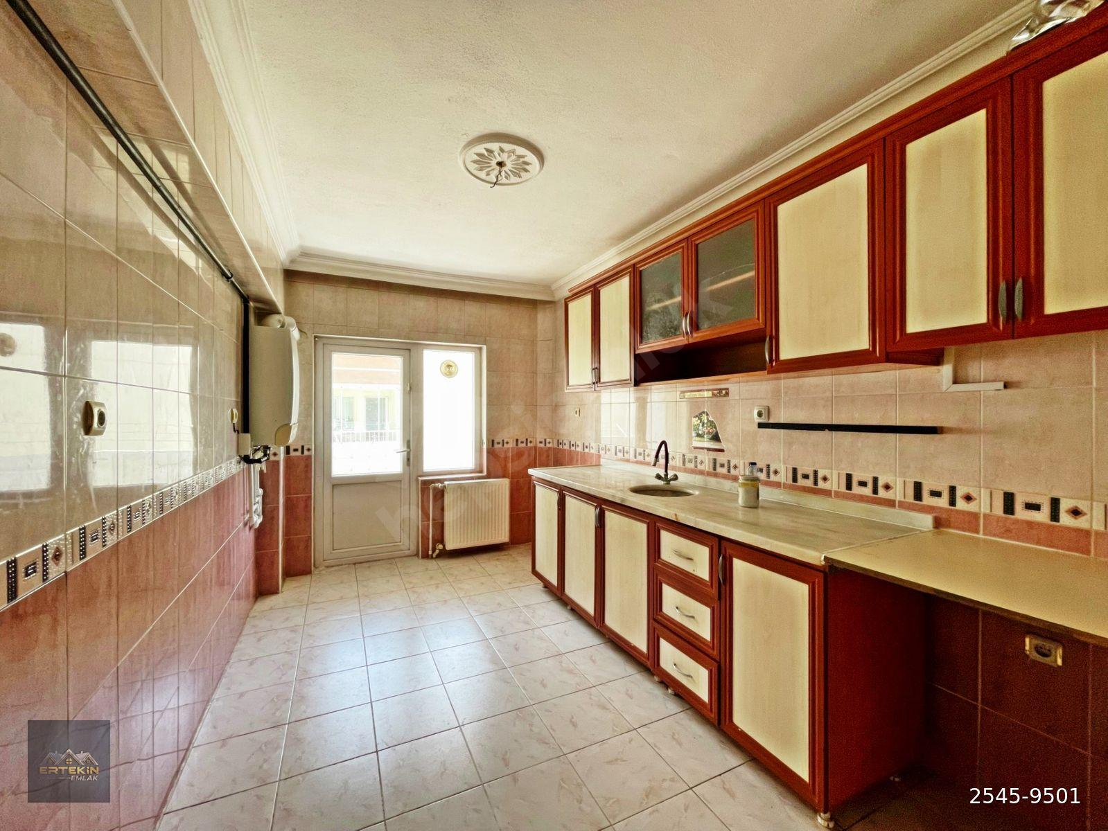 ERTEKİN EMLAK'TAN PURSAKLAR MERKEZ'DE KİLER'Lİ ARA KATTA GÜNEY CEPHE 3+1 DAİRE