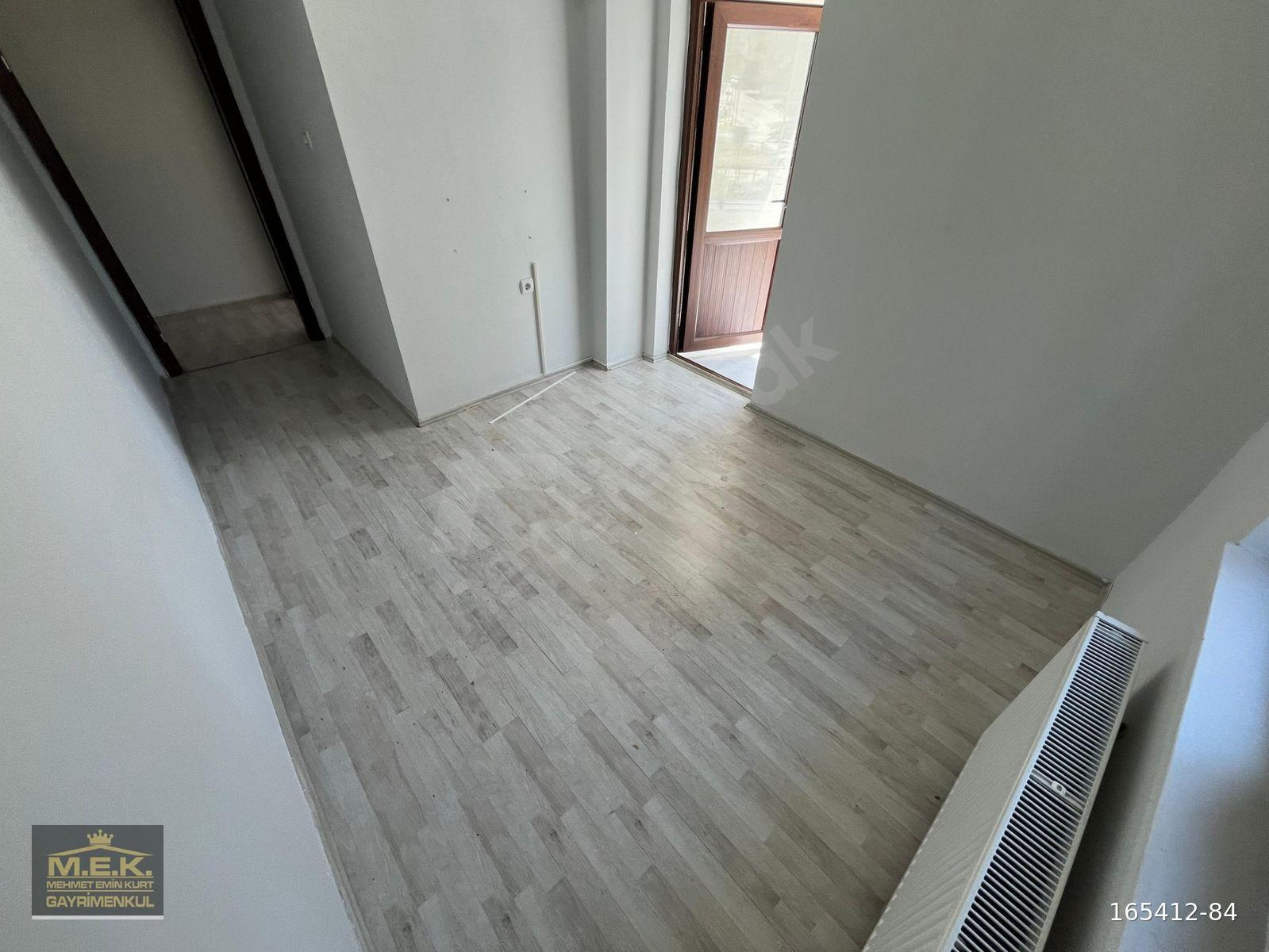 KARAPÜRÇEKTE MERKEZE YAKIN KATTA 3+1