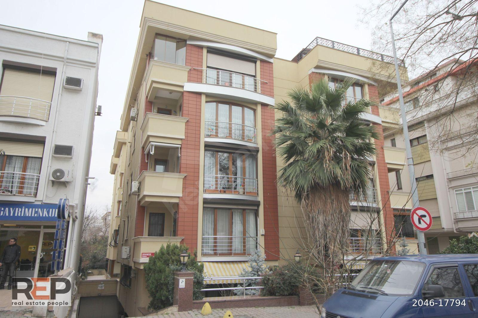 YEŞİLKÖY'DE SAHİLE YAKIN 3+1 SATILIK DAİRE