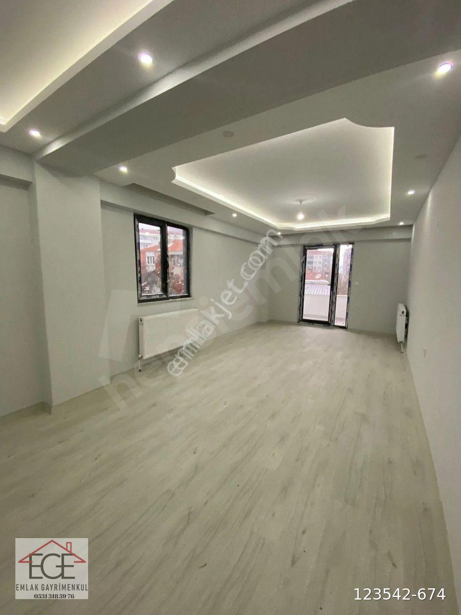 EGE EMLAKTAN İSPAT CAMİDE EBEVEYN BANYOLU SIFIR 2+1 DAİRE