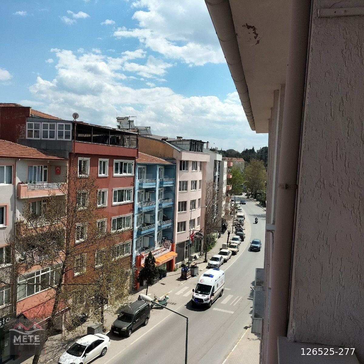 SOMA CADDESİ ÜZERİNDE KİRALIK 4+1