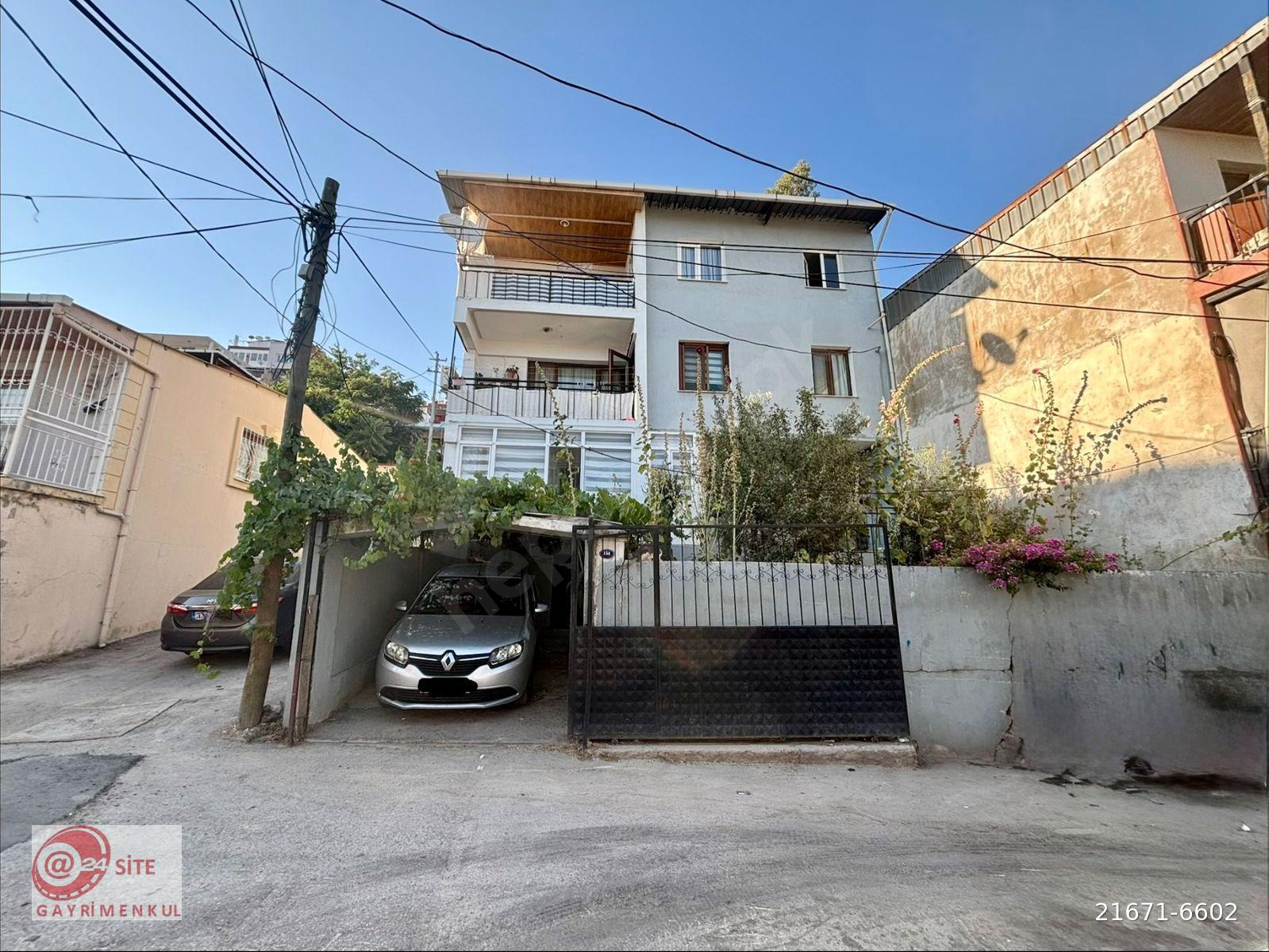 Bayraklı Yamanlar'da 3 Katlı Satılık Komple Bina