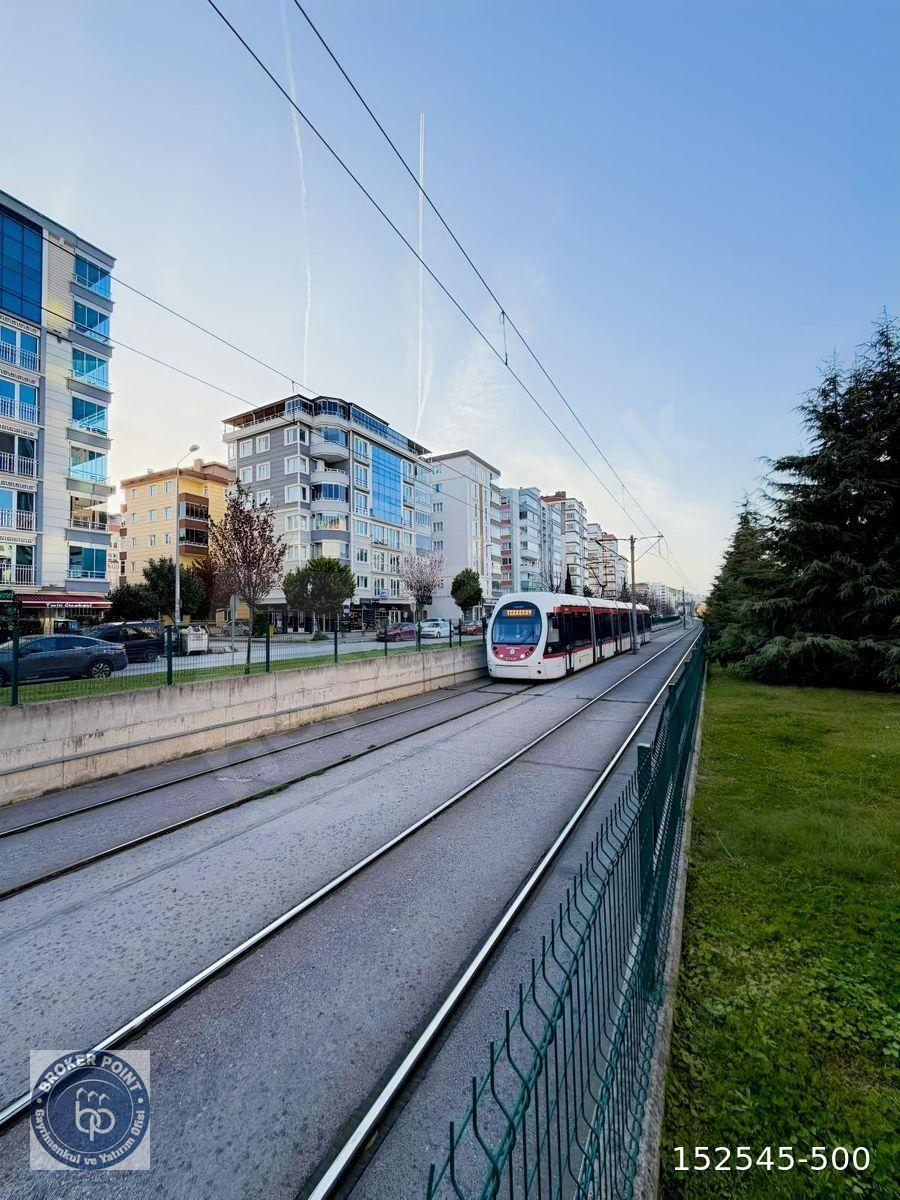 ATAKENT TRAMVAY DURAĞINA CEPHE KONUMDA SATILIK 3+1 DAİRE