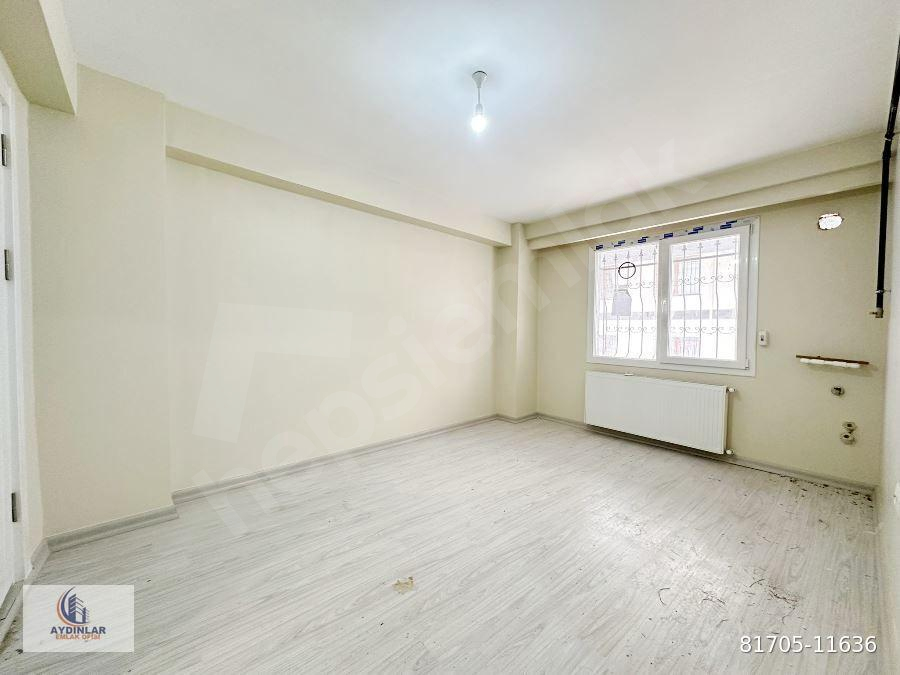 YENİBOSNA MERKEZ CAMİ YAKINI SATILIK 1+1 DÜZ GİRİŞ DAİRE